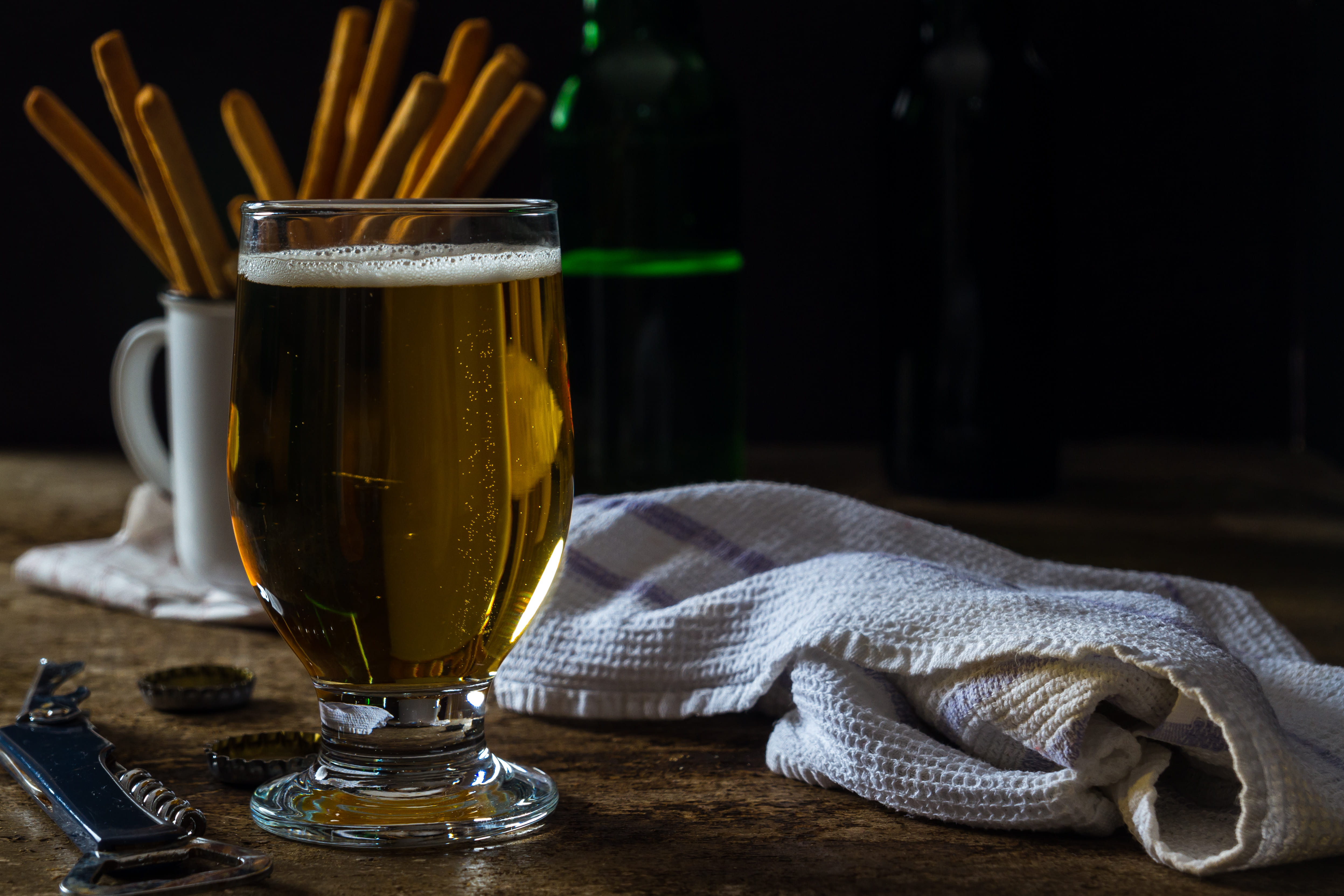 glass, no people, setting, indoors, beer, cider, glass - material, towel, still life, alcohol, textile, footed, table, luxury, freshness, wood, refreshment, HD Wallpaper