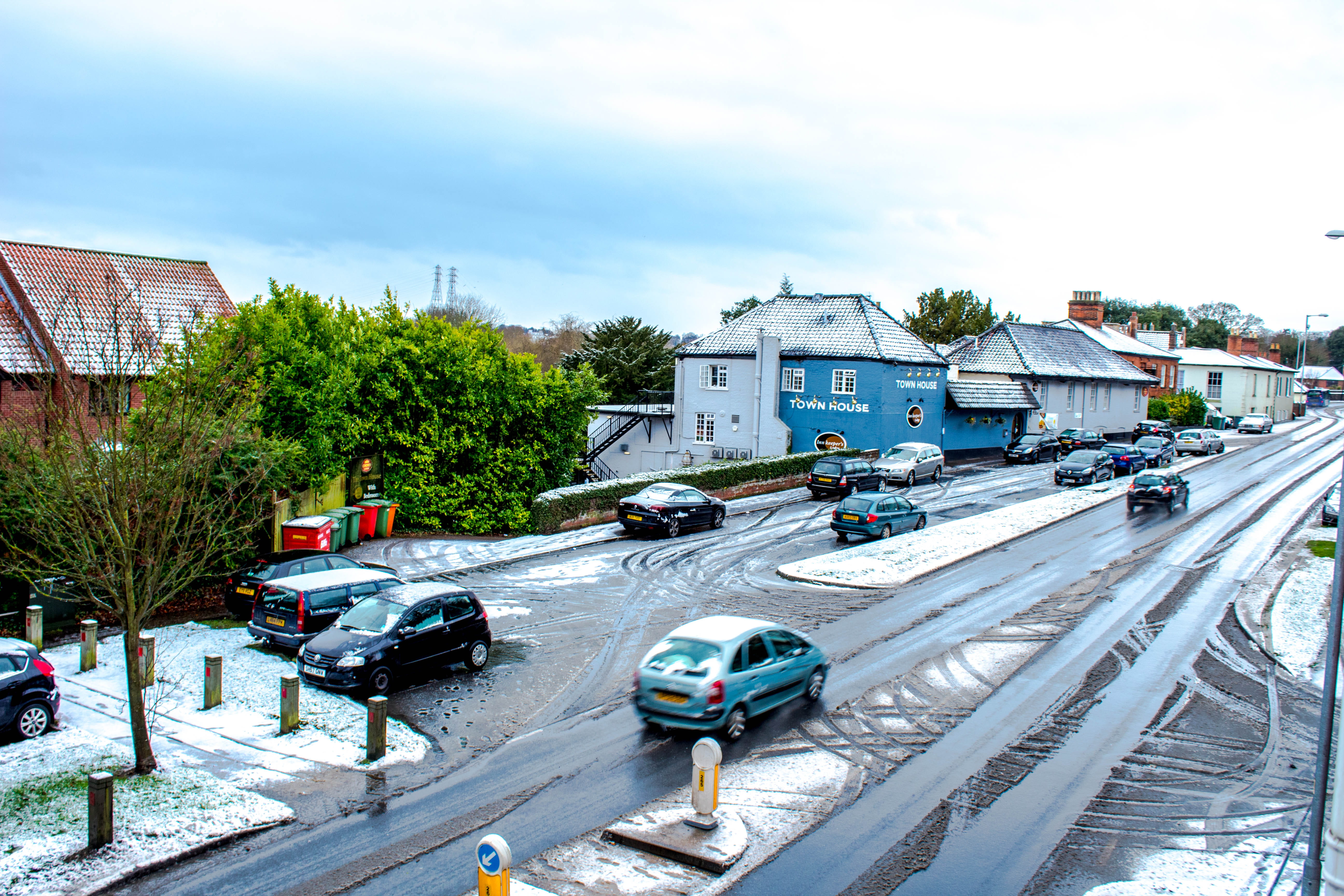 car, street, 5K, motor vehicle, nature, transportation, incidental people, winter, united kingdom, land vehicle, snow, residential district, tree, high angle view, HD Wallpaper