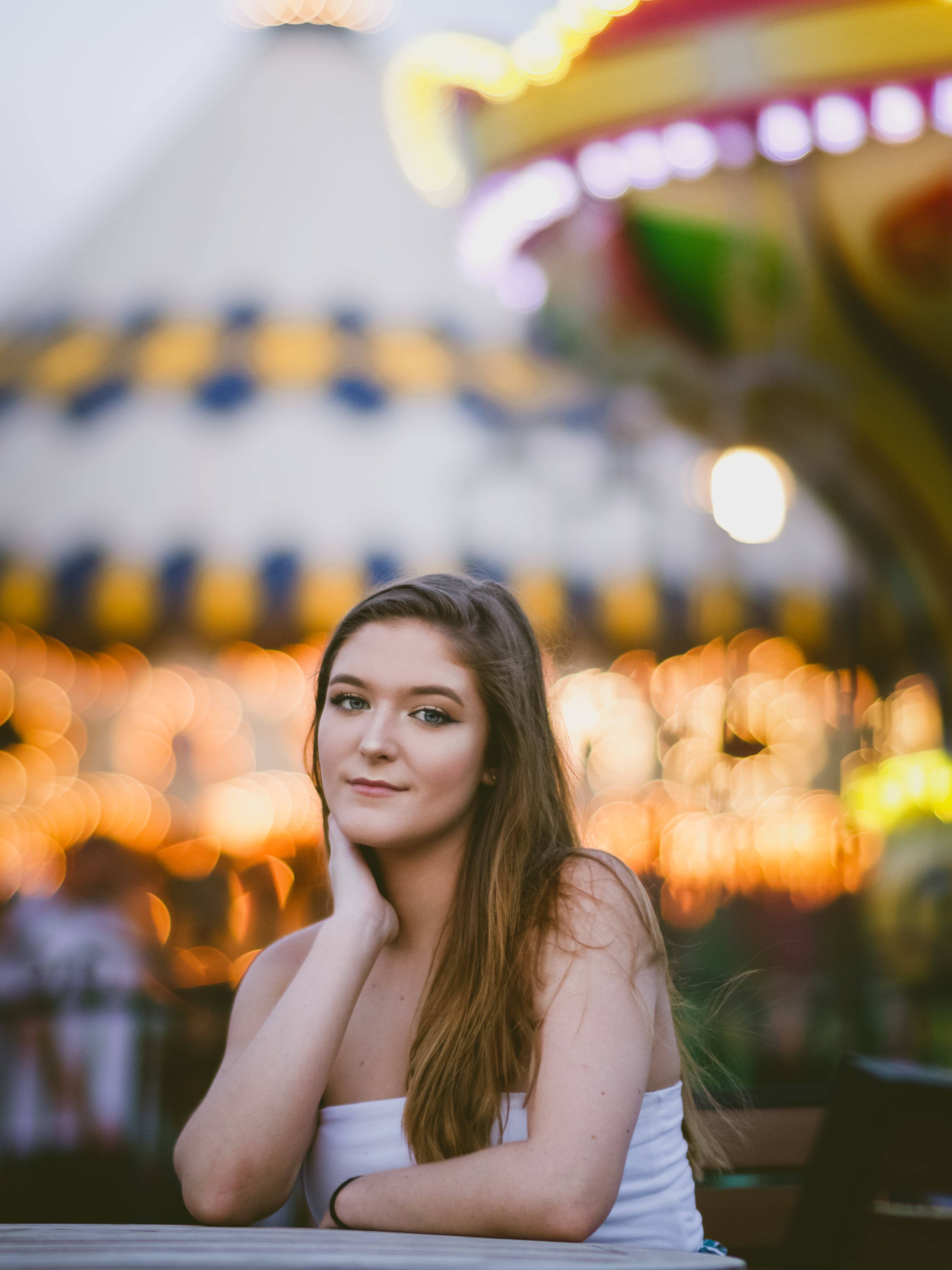 cafe, looking At Camera, adult, women, smiling, happiness, one Person, cheerful, city Life, funfair, beauty, female, pose, sitting, fashion, young Women, Phone HD Wallpaper