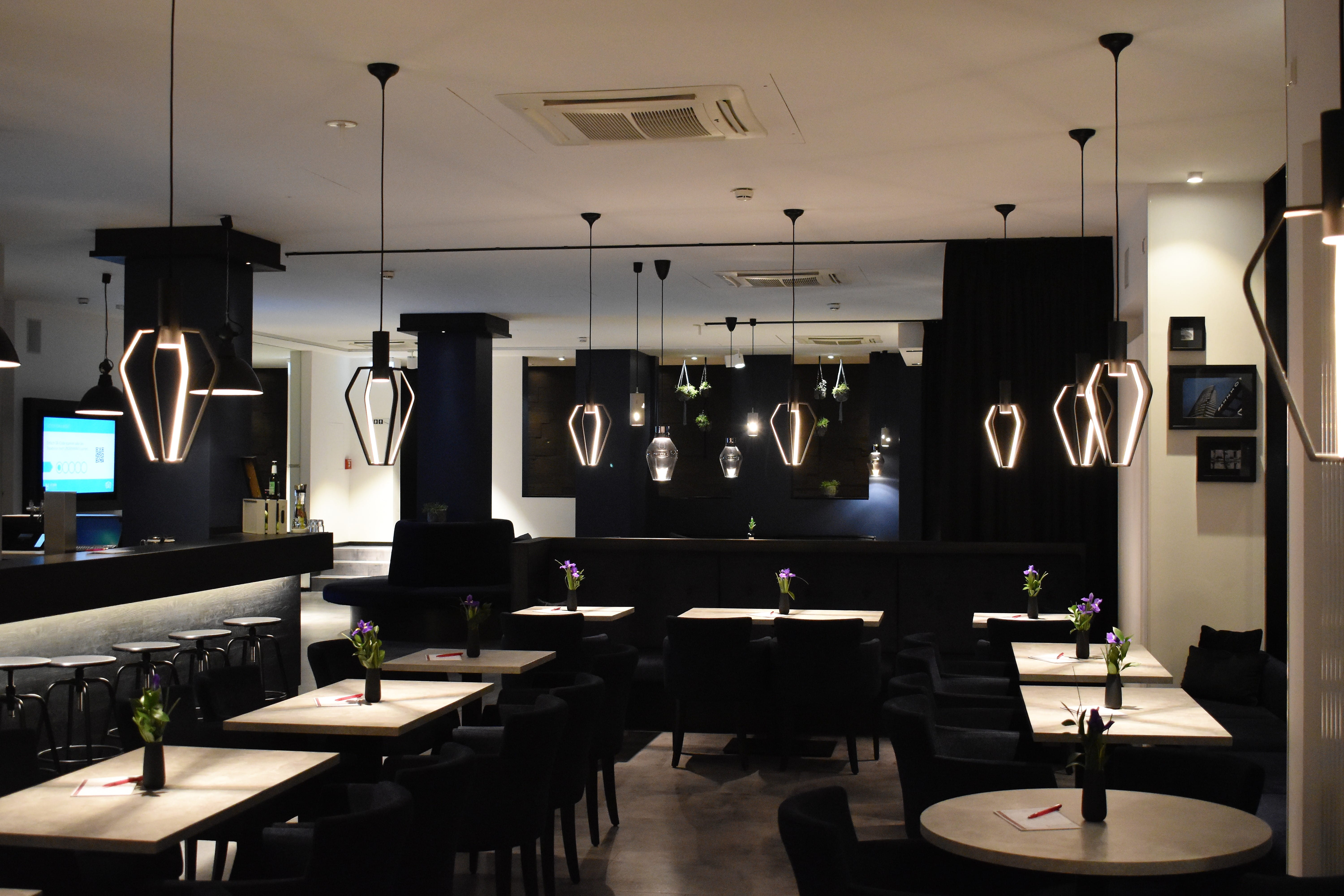 table setting, luxury, business, germany, königskolonnaden, interior, ceiling, table, seat, chair, pendant light, room, architecture, lobby, illuminated, HD Wallpaper