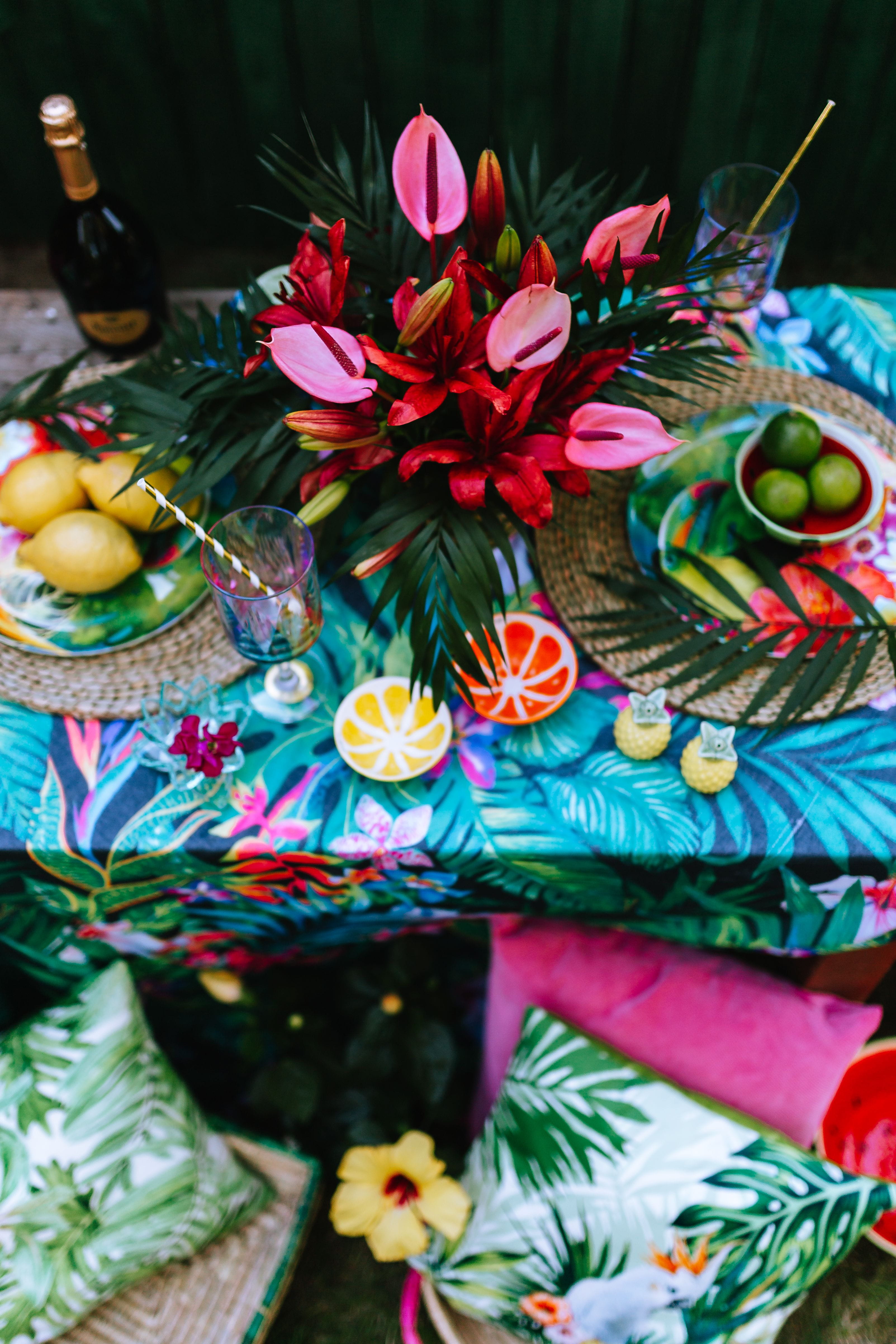 gift, holiday, Exotic Garden, summer, close-up, multi Colored, still life, garden, decoration, tropic, table, flower, food, container, accesories, green, Phone HD Wallpaper