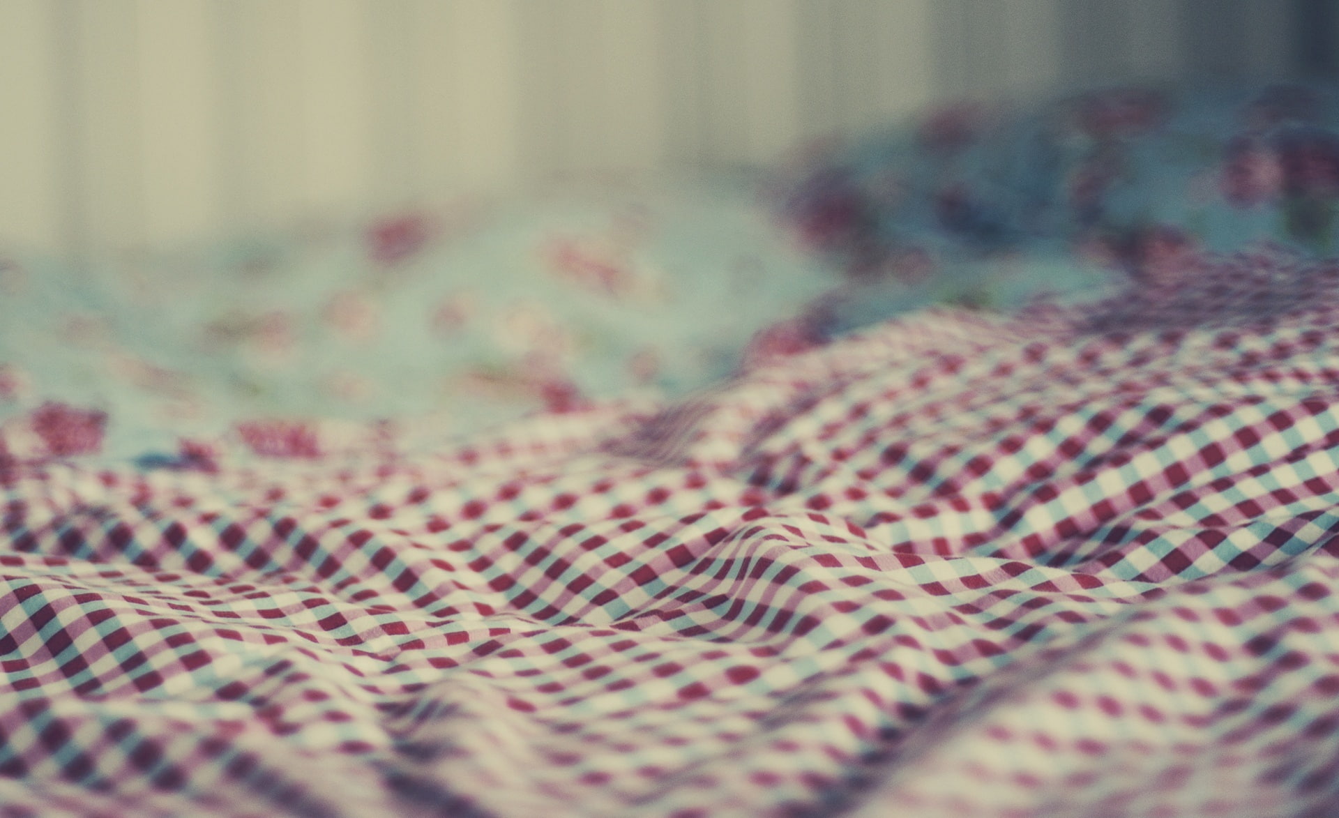 close-up, full frame, selective focus, pattern, blanket, relaxation, surface level, home interior, white, domestic room, Vibe, Sunday, focus on foreground, HD Wallpaper