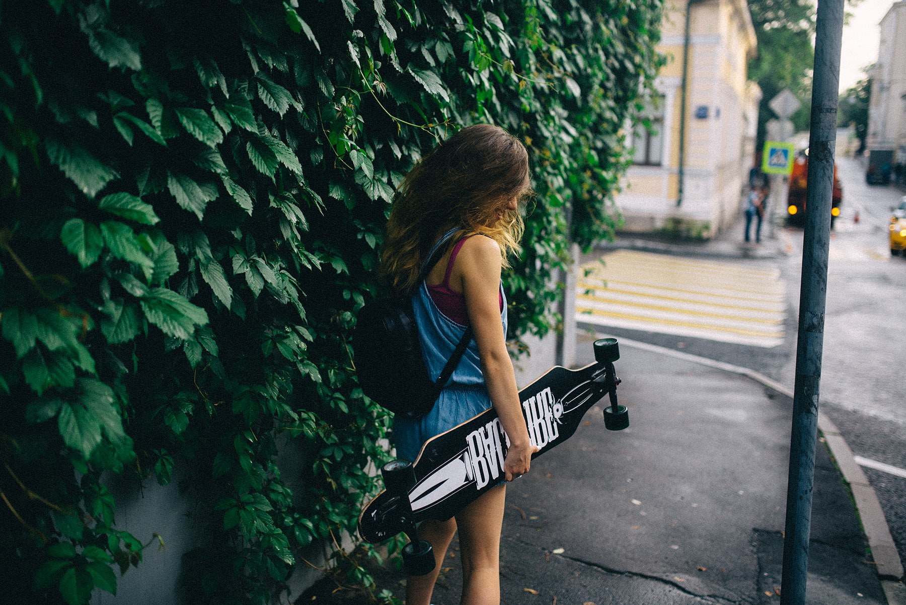 women, women outdoors, smiling, backpacks, longboard, plants, street, 720P, HD Wallpaper