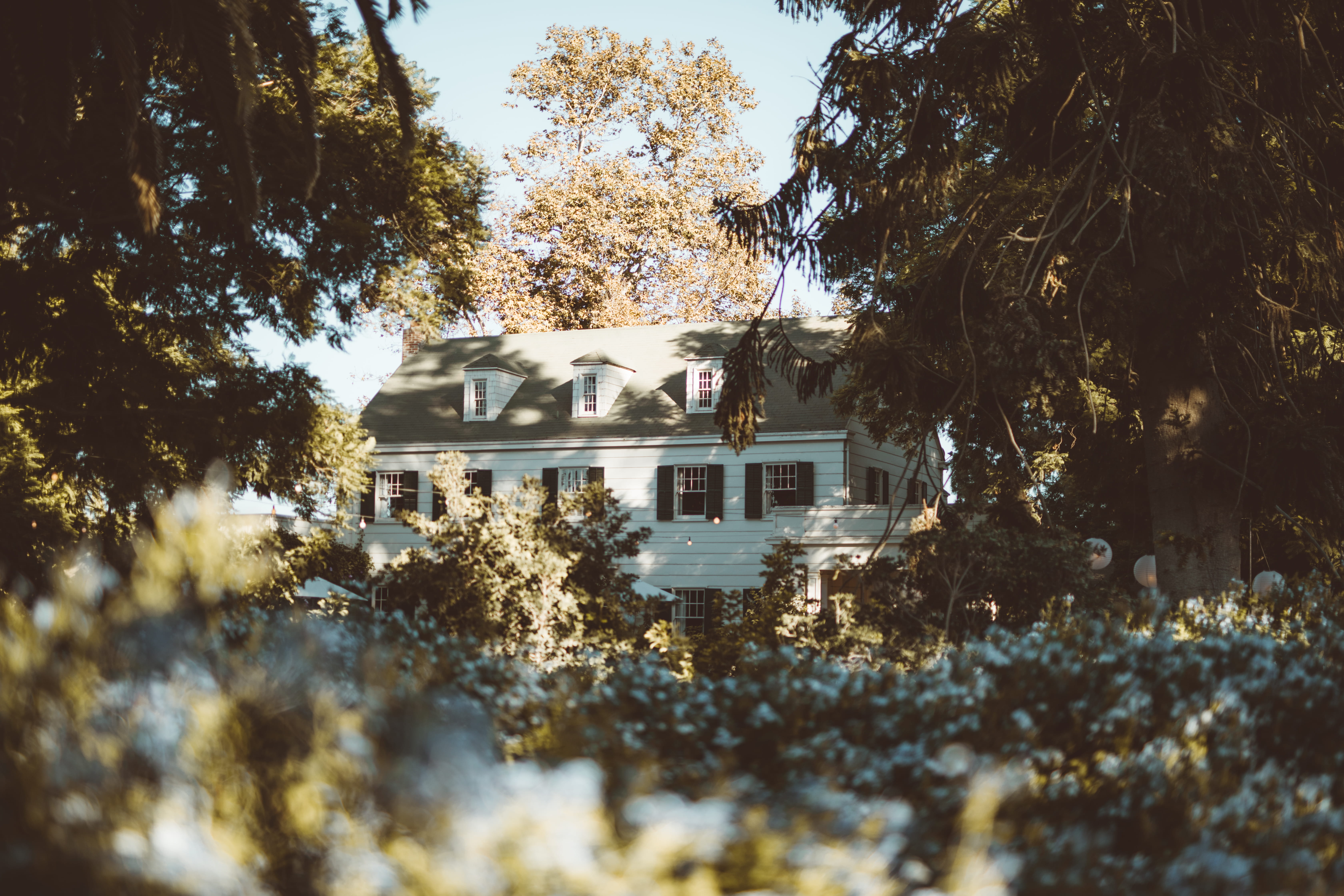 day, manor, lifestyles, roof, building Exterior, gray, 5K, country, no People, residential District, window, wood - Material, summer vibe, vintage, sunlight, HD Wallpaper