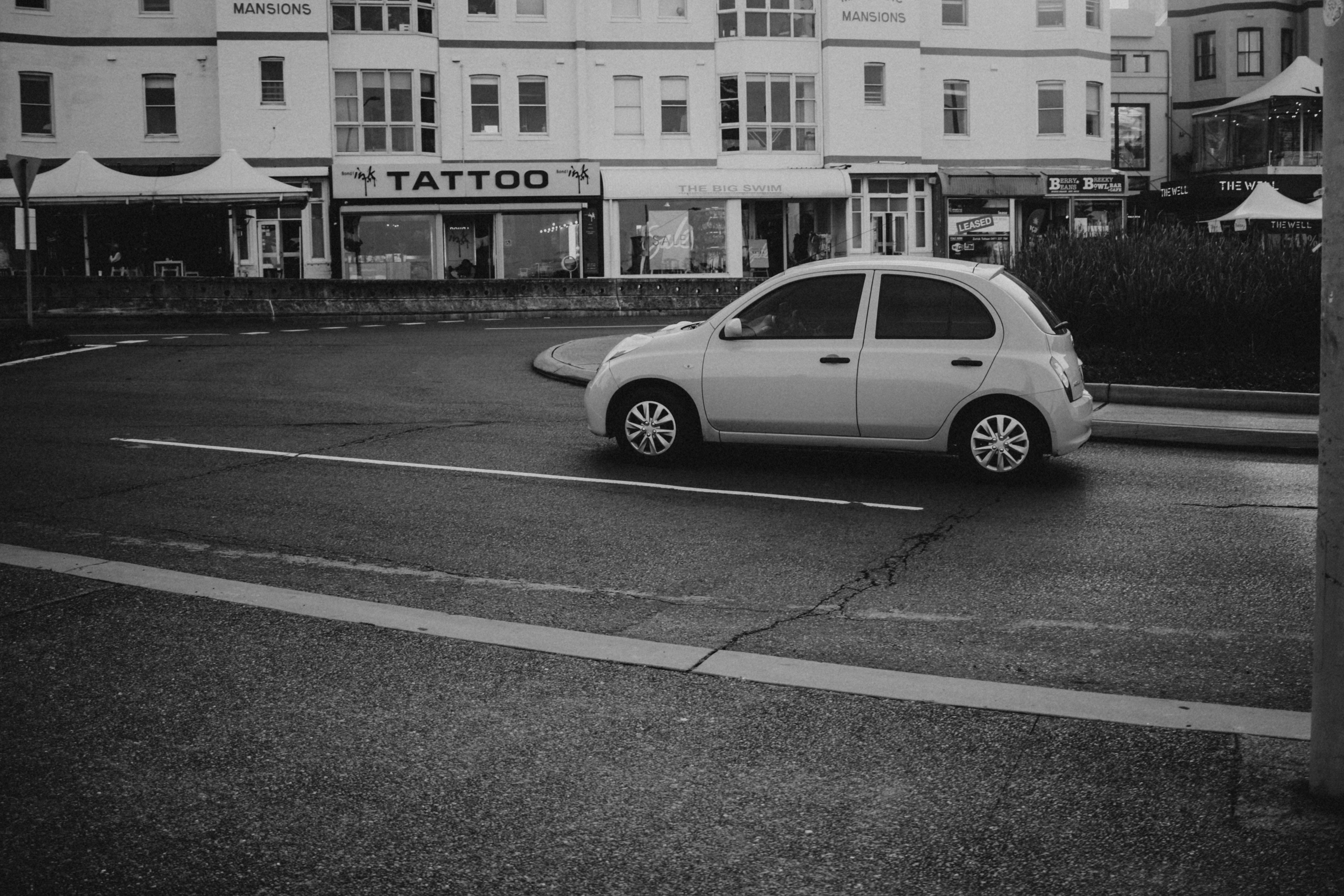 sign, symbol, road, bondi beach, architecture, no people, car, day, australia, black and white, land vehicle, street, building, building exterior, built structure, HD Wallpaper