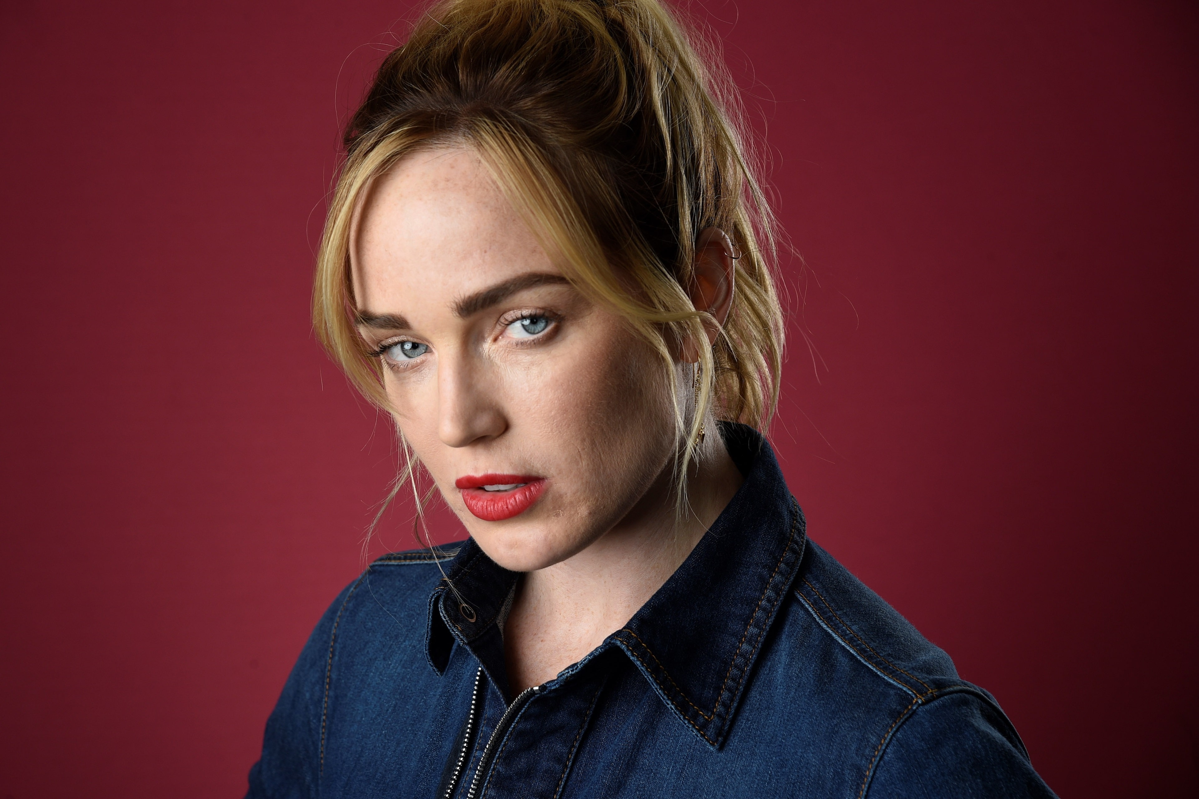 hair, portrait, red, make-up, women, headshot, caity lotz 4k computer  hd  download, colored background, 4K, studio shot, indoors, beautiful woman, human face, HD Wallpaper
