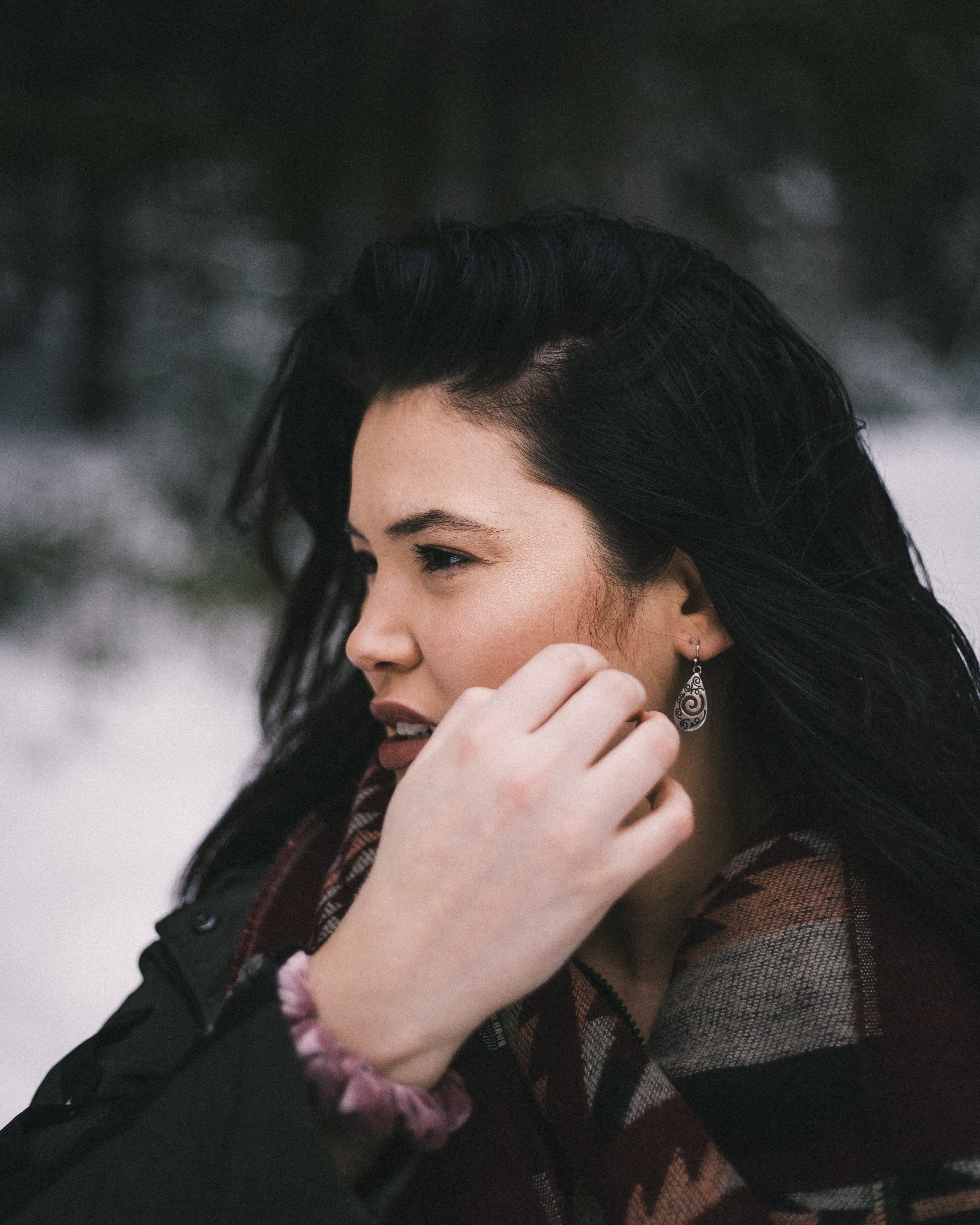 beautiful woman, day, canada, clothing, new brunswick, bokeh, adult, outdoors, focus on foreground, lifestyles, contemplation, young adult, snow, women, Phone HD Wallpaper