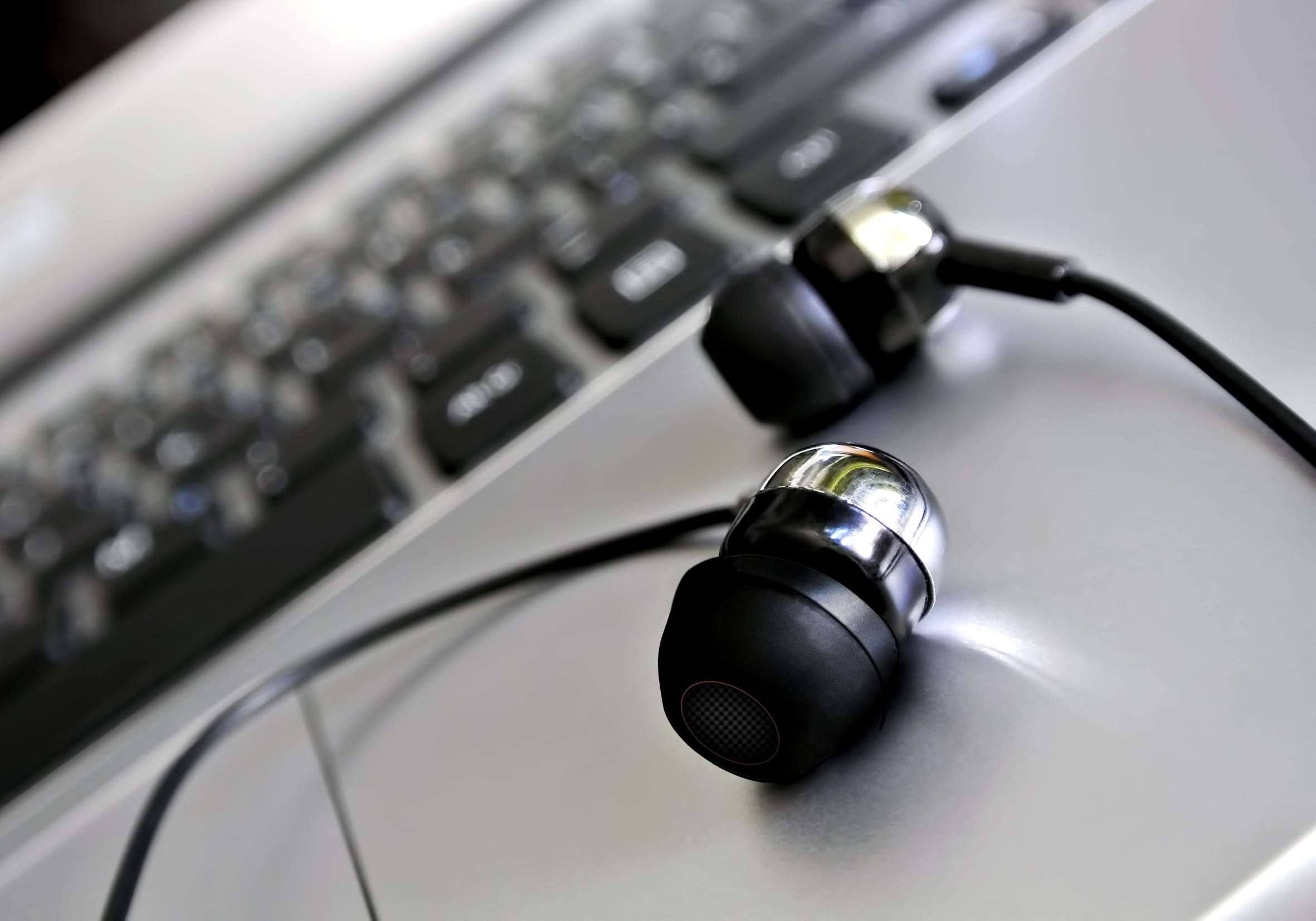 no People, computer part, computer, single Object, focus on foreground, headphones, wireless technology, keyboard, control, computer Keyboard, high angle view, HD Wallpaper
