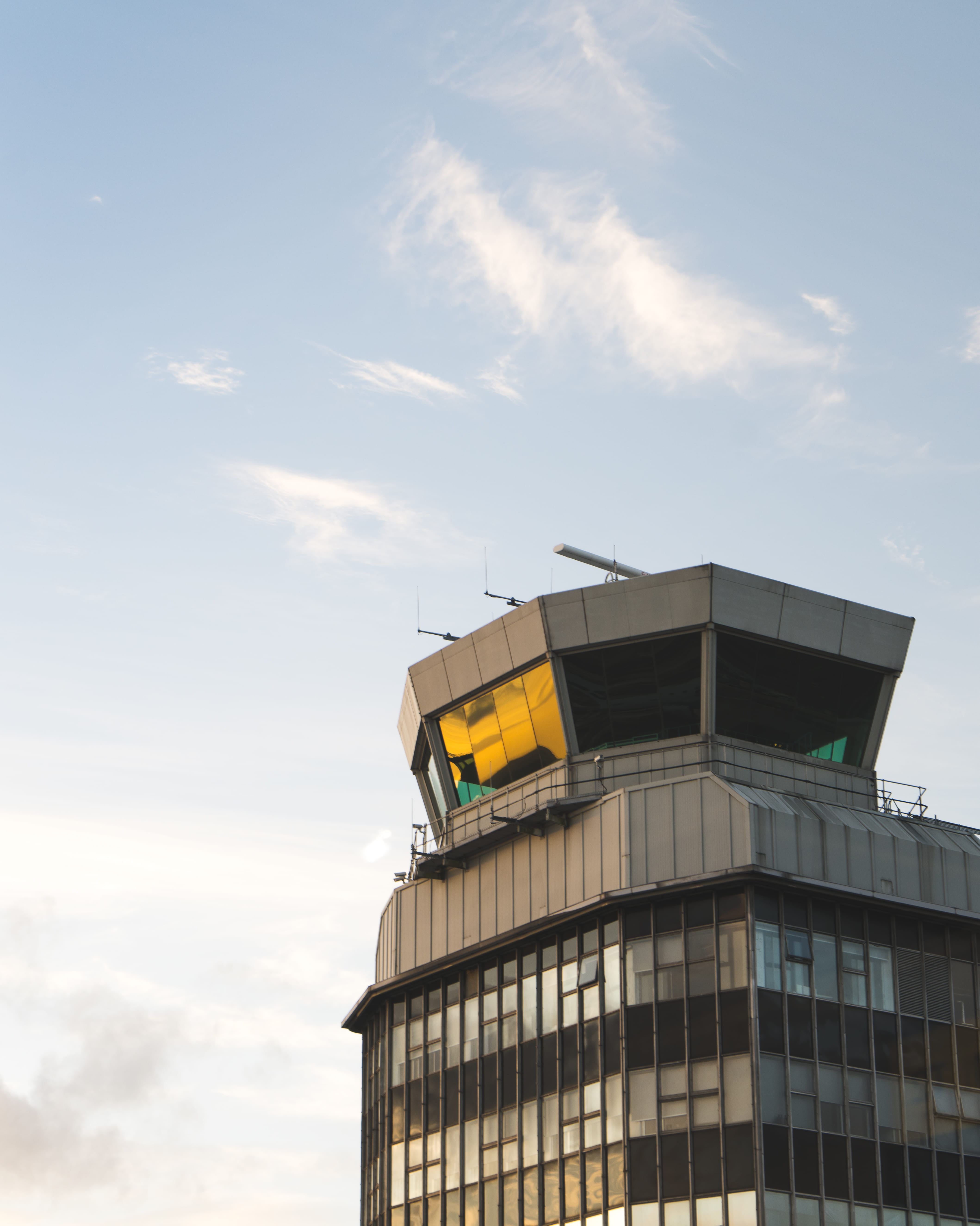 office building exterior, sky, tower, building, cloud - sky, history, mcr, arts culture and entertainment, sunlight, office, outdoors, built structure, Phone HD Wallpaper