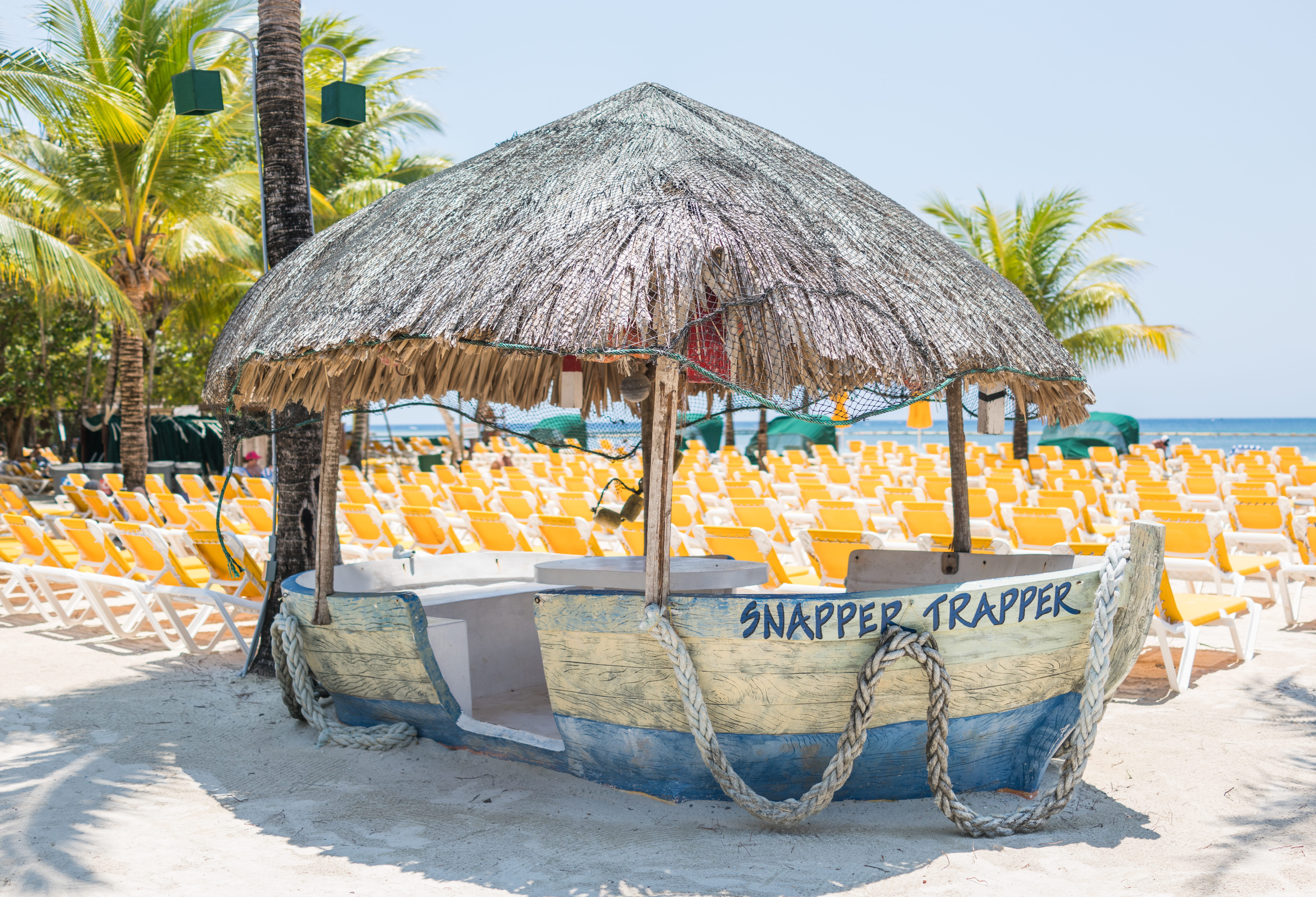 day, beauty in nature, plant, land, palm tree, vacation, tropical climate, 5K, nature, nautical, water, thatched roof, sunlight, boat, decoration, beach, HD Wallpaper