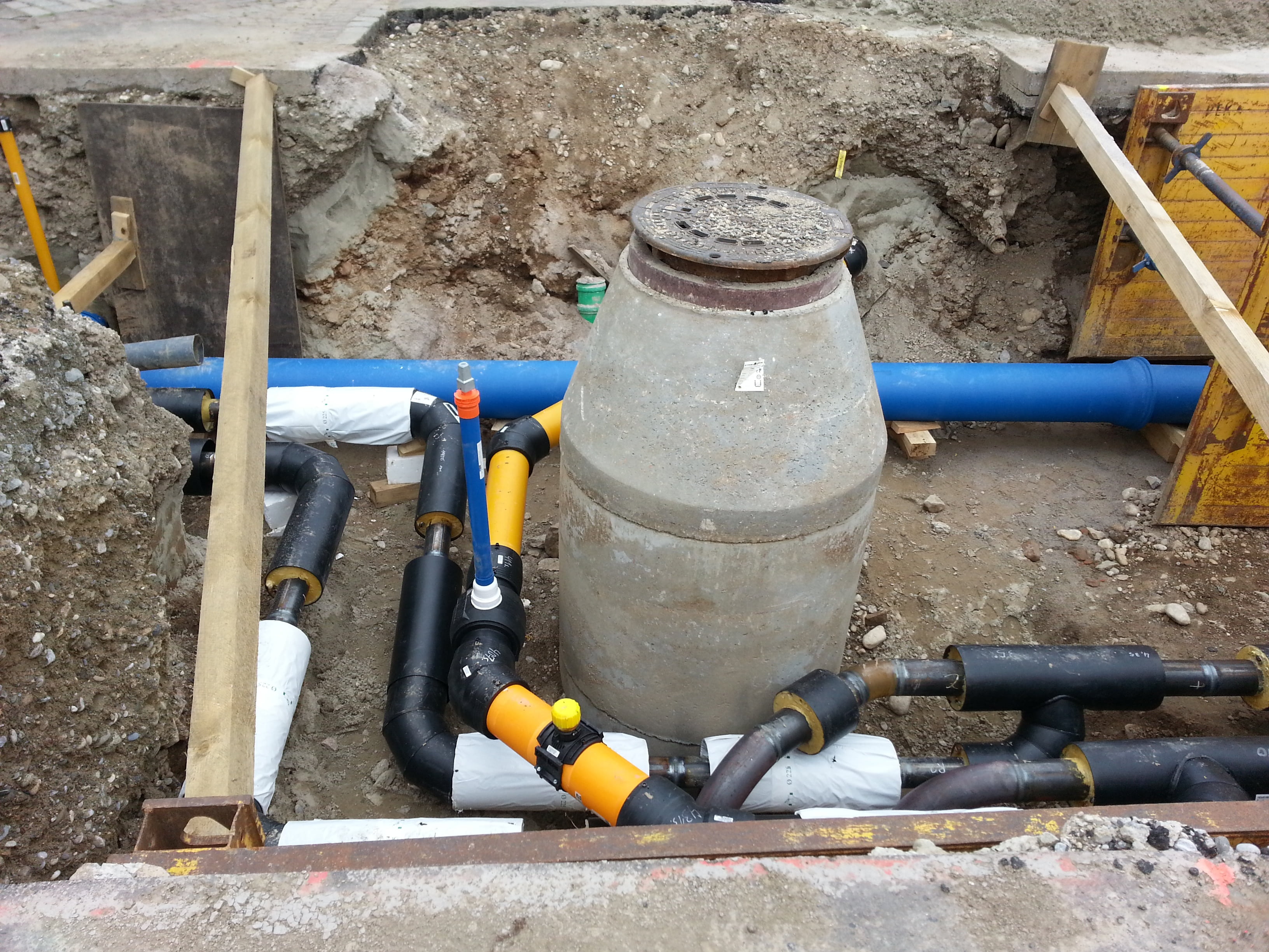 rod, water pipe, still life, pipe, gardening equipment, construction work, gulli, close-up, site, equipment, day, metal, no people, city construction, beside, HD Wallpaper