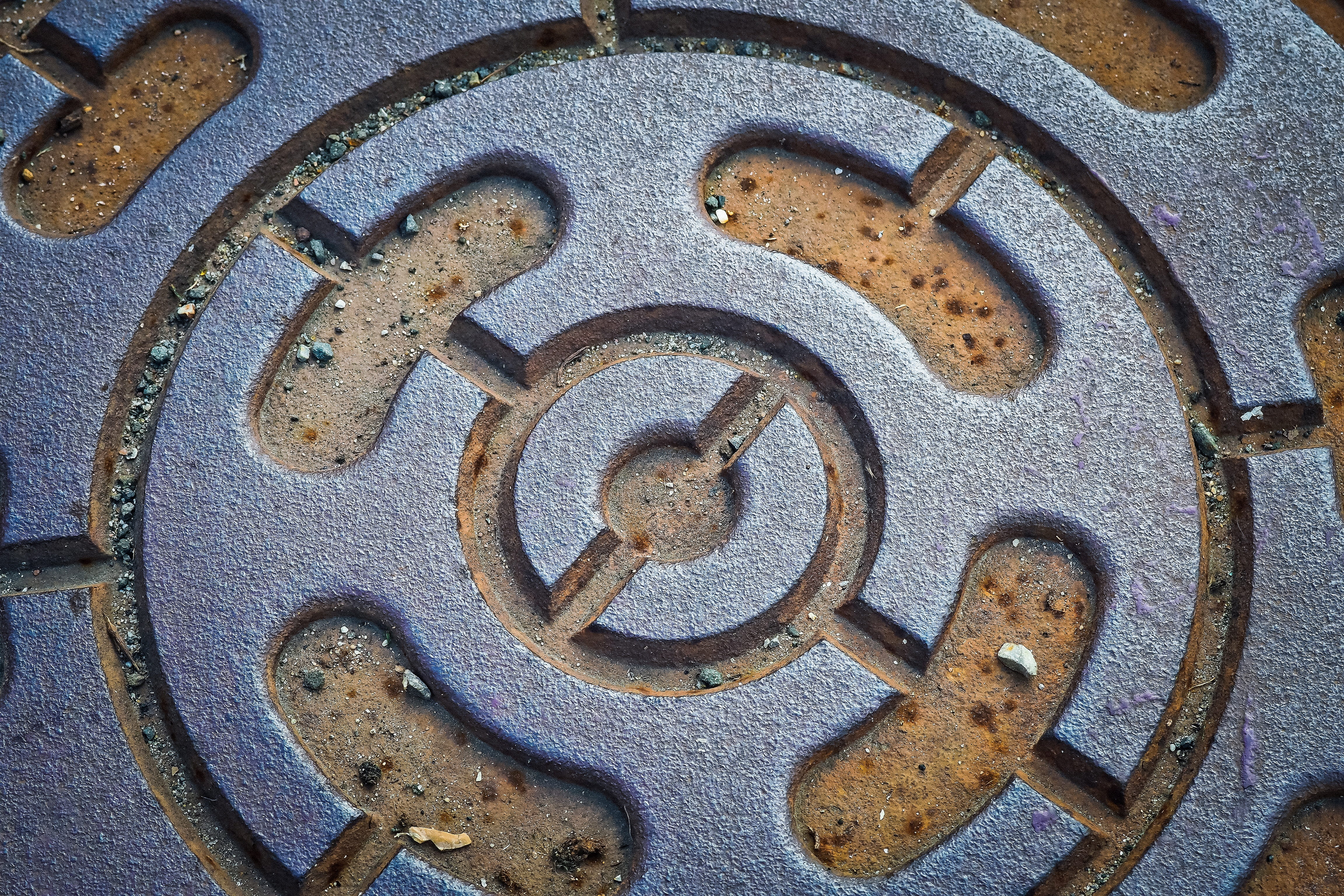 structure, cover, round, high angle view, gulli, 4K, full frame, auburn, manhole cover, rusty, manhole covers, backgrounds, shape, sign, background image, HD Wallpaper