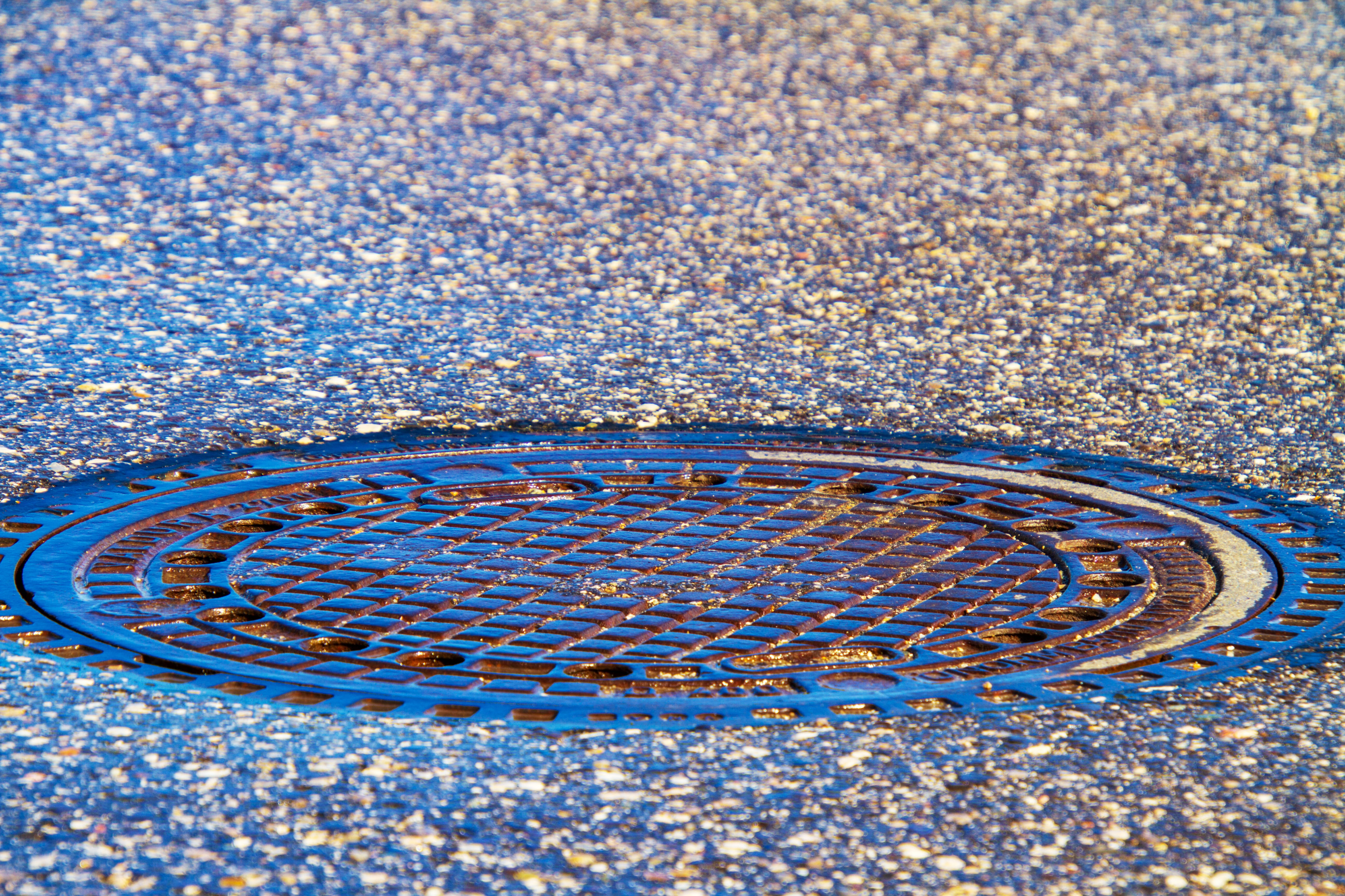 5K, manhole cover, manhole, wastewater, structure, metal plate, high angle view, street, gullideckel, manhole covers, day, backgrounds, pattern, selective focus, HD Wallpaper