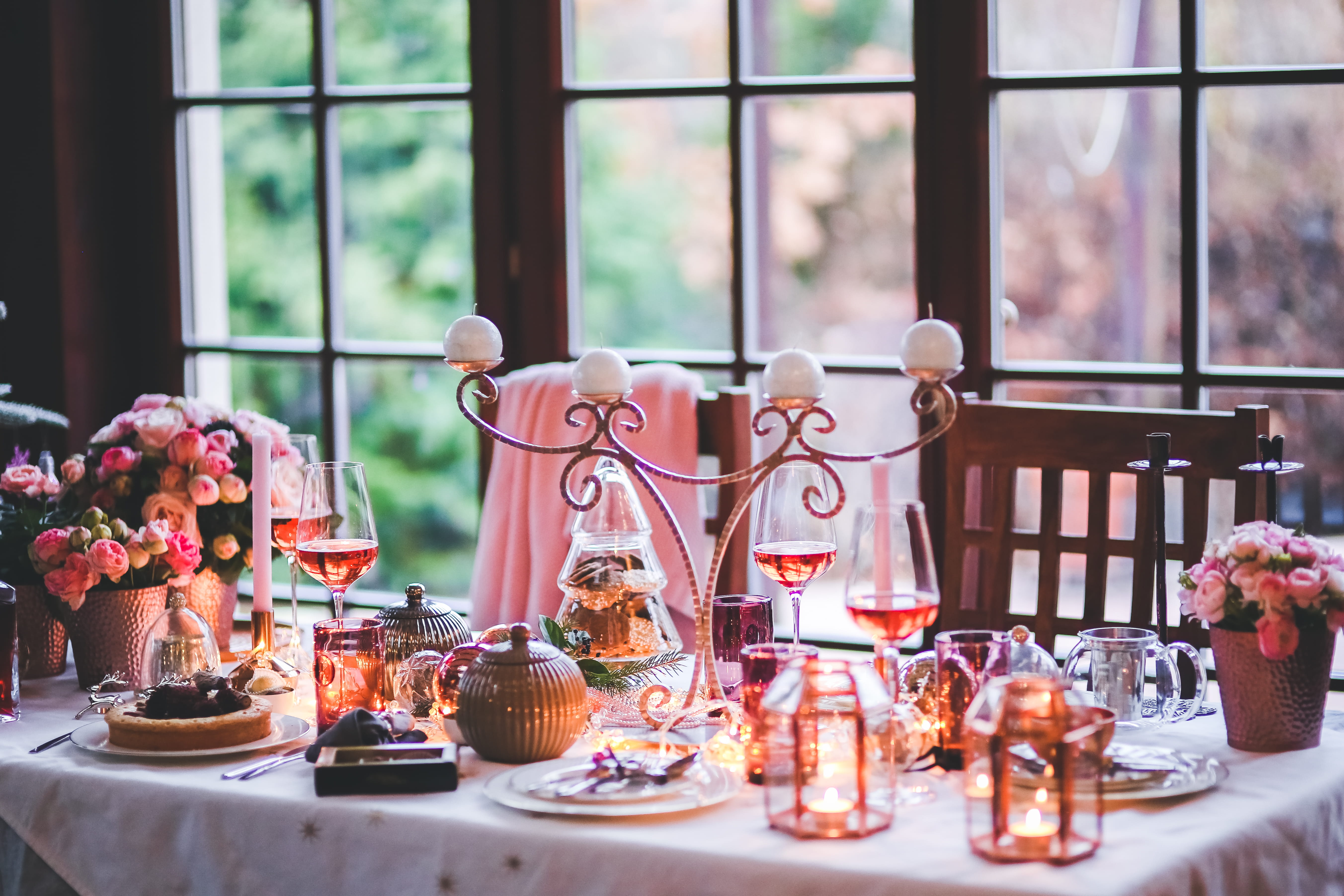 eating, food and drink, chair, flower, setting, dinner, restaurant, no people, xmas, holidays, decor, day, love, room, cutlery, tableware, freshness, household equipment, HD Wallpaper