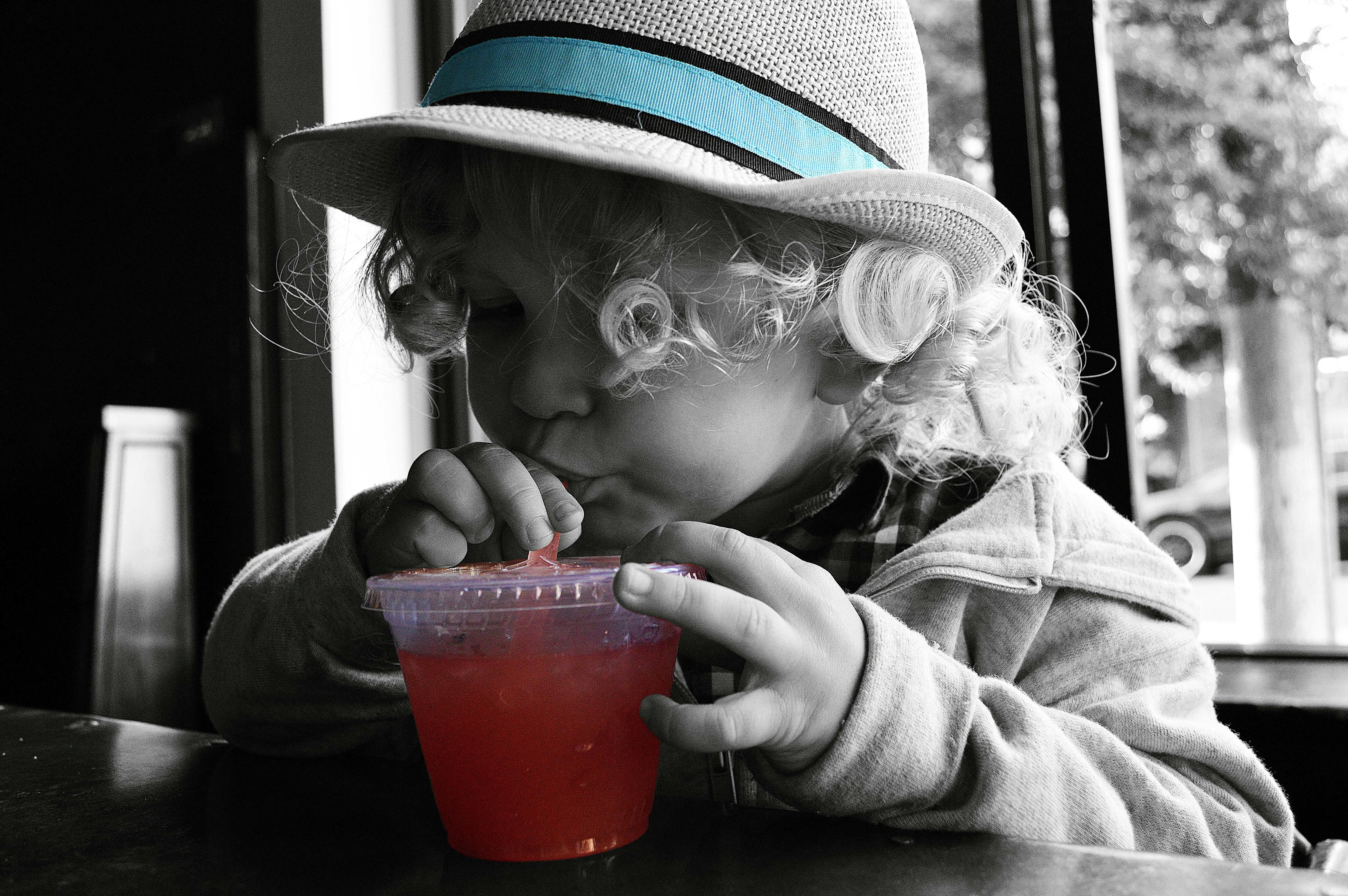 black and white, color, happy, focus on foreground, child, photography, 5K, casual clothing, beverage, family, indoors, one person, refreshment, restaurant, HD Wallpaper