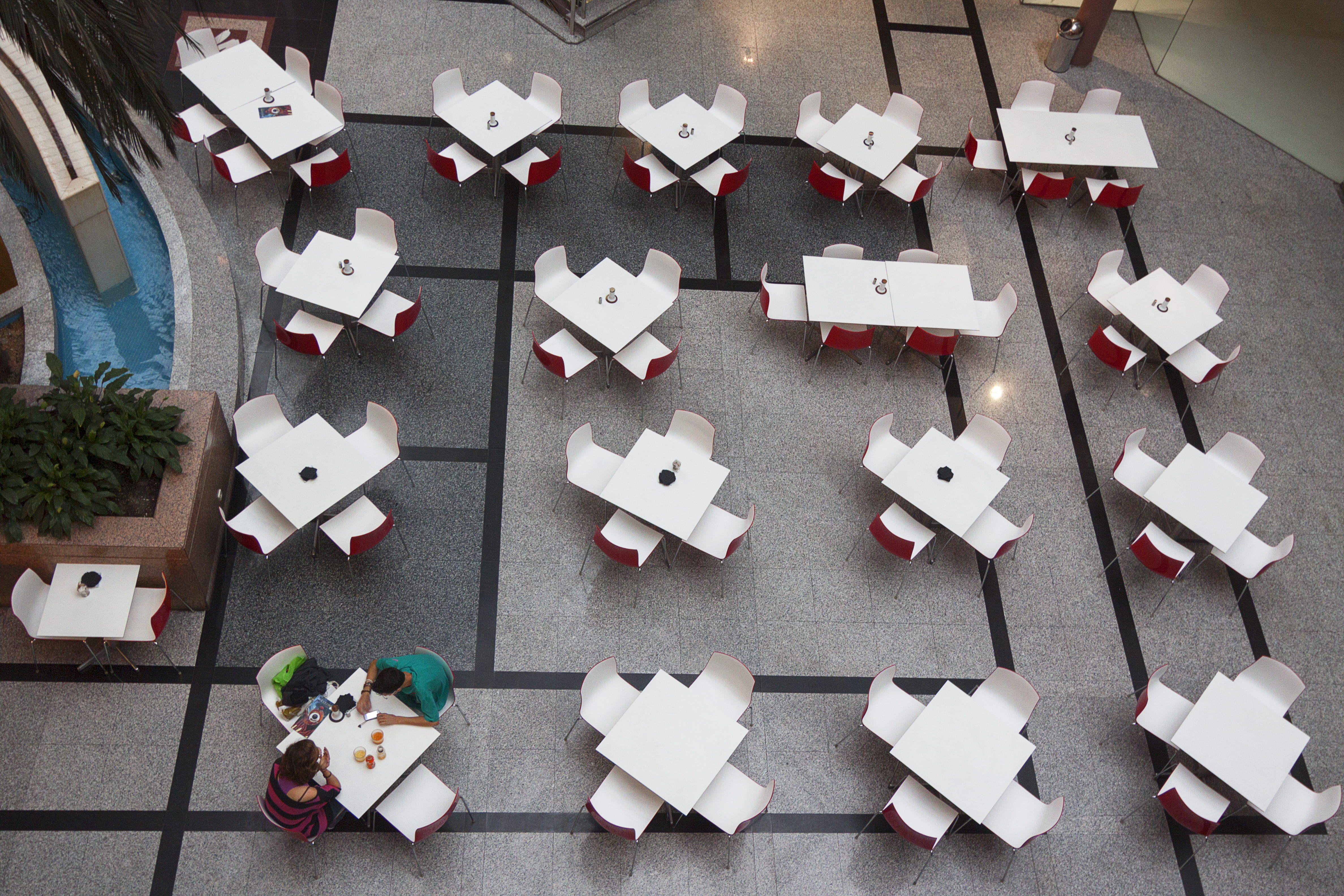 málaga, relaxation, restaurant, parteja, creativity, leisure activity, high angle view, hall, quinoal, celebration, large group of objects, table, cafetería, HD Wallpaper