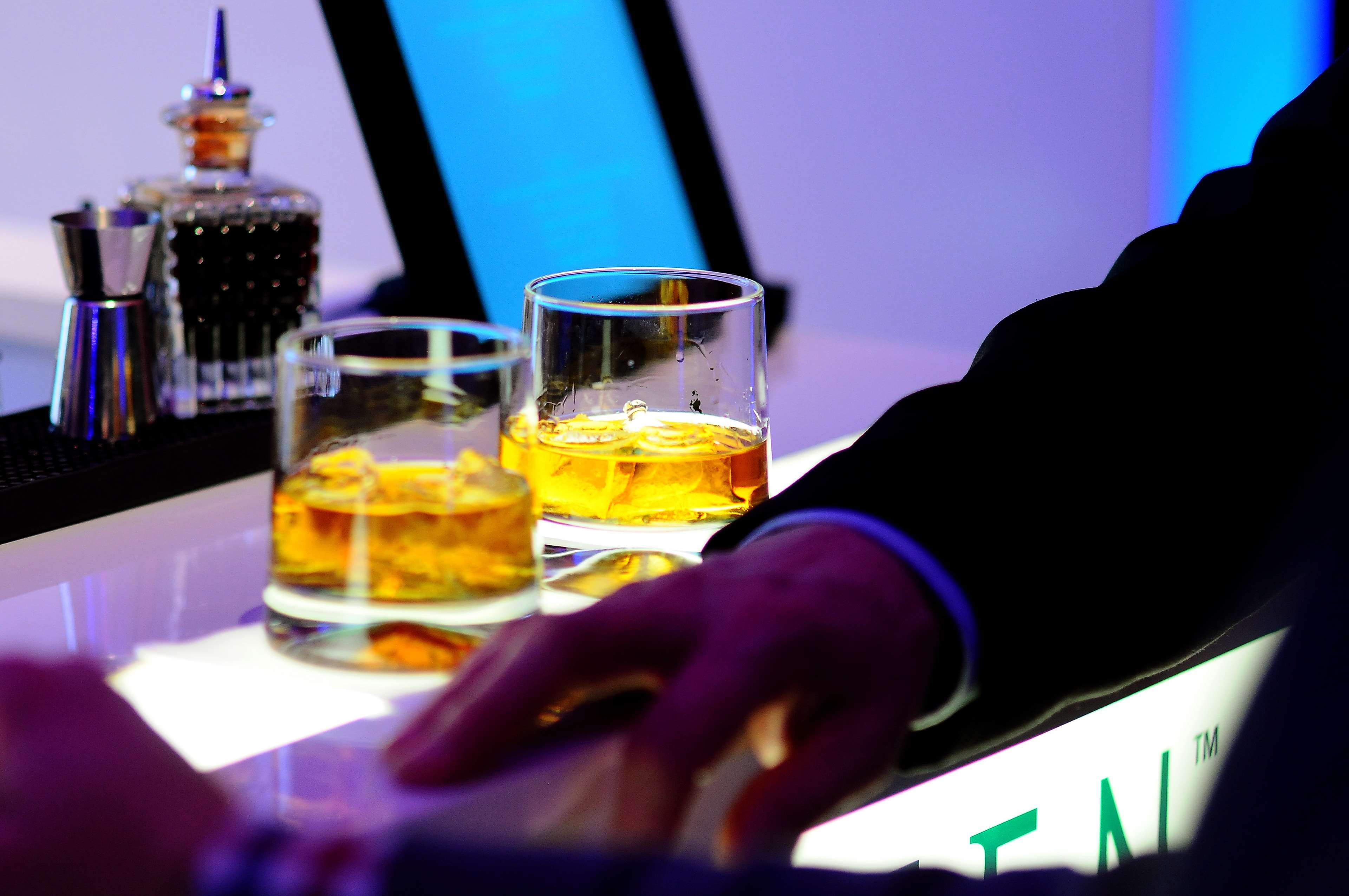 4K, one person, nightlife, glasses, human hand, dinner, johnnie walker, beer, restaurant, food, happy hour, bar - drink establishment, event, drinking glass, HD Wallpaper