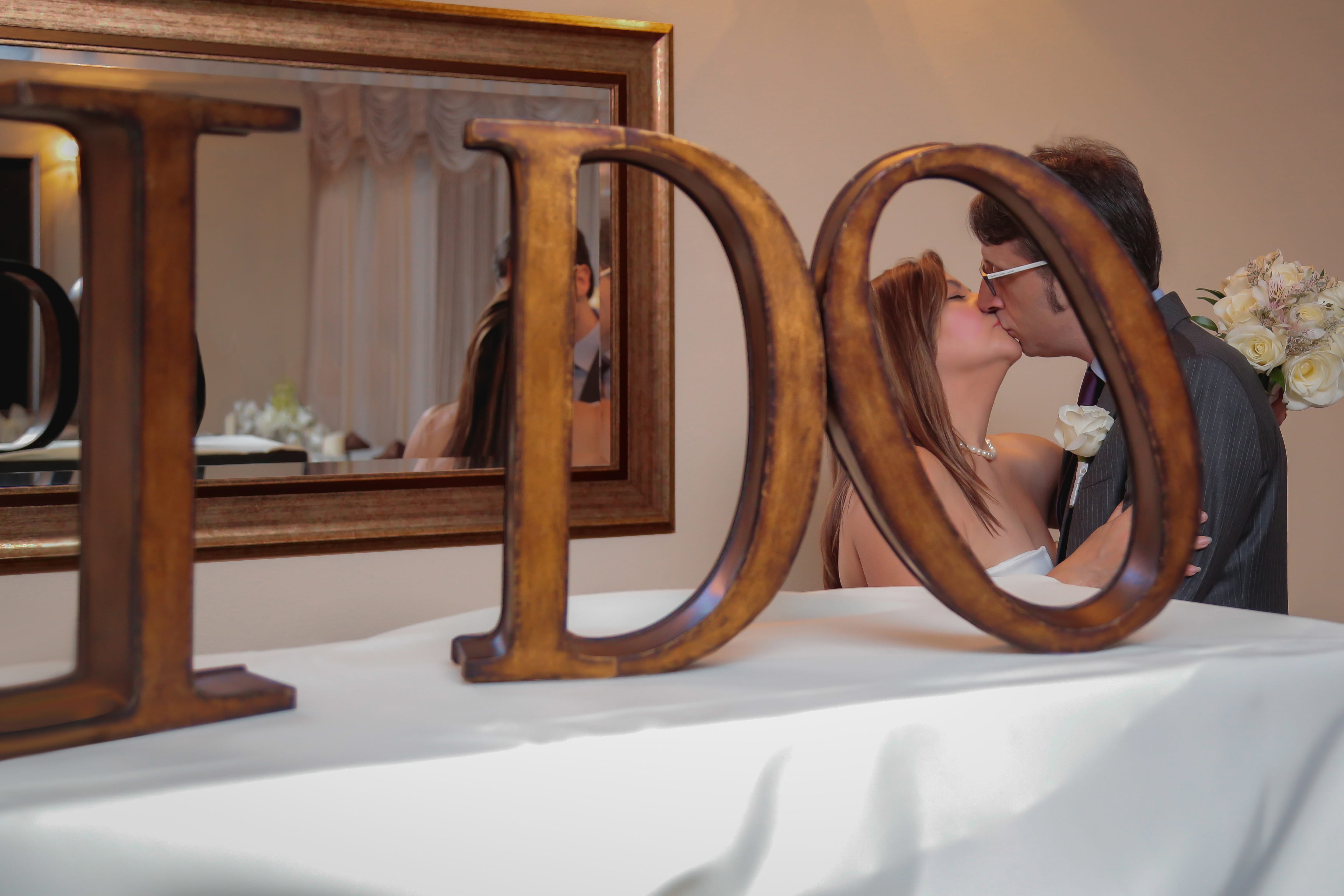 mid adult, furniture, mirror, feelings, 4K, grooms, romantico, indoors, one person, mid adult women, bride, place of worship, couple, love, wood - material, HD Wallpaper