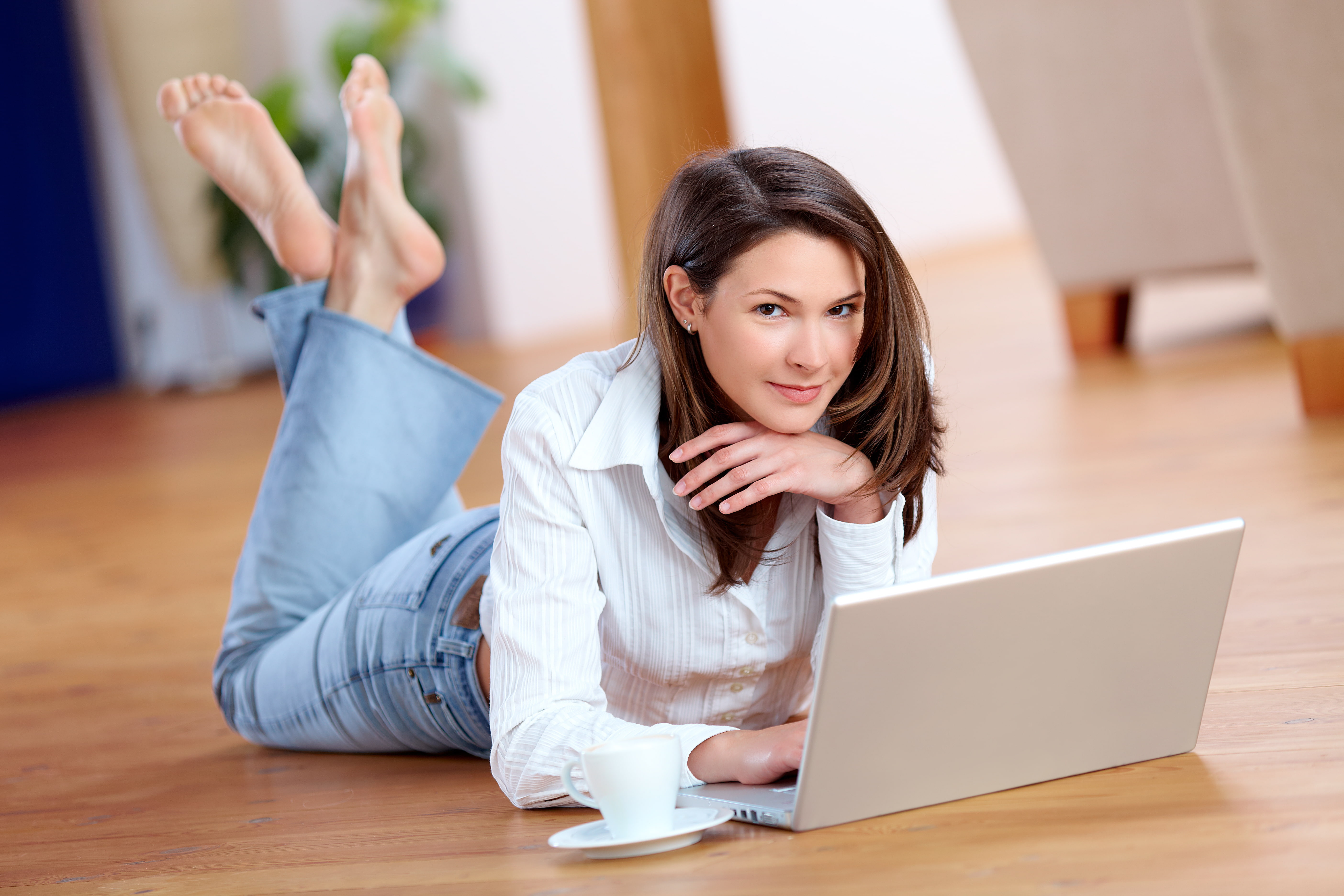 s, white, collared, women, 5K, brown hair, laptop, jeans, girl, look, sleeved, long, shirt, floor, brown-eyed, HD Wallpaper