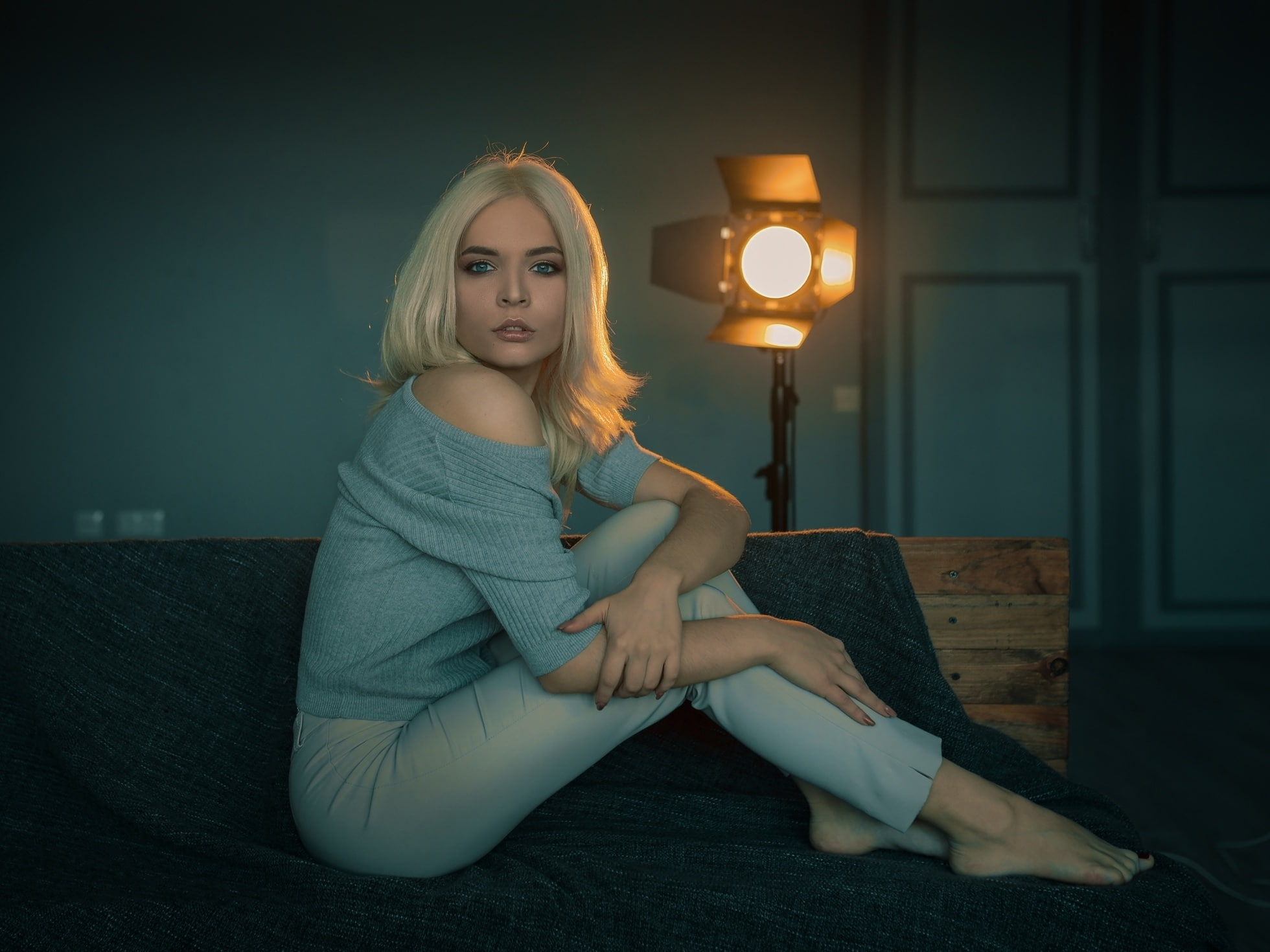 pants, Eugene Sibirev, Christina, 1080P, portrait, hands, spotlight, look, pose, HD Wallpaper