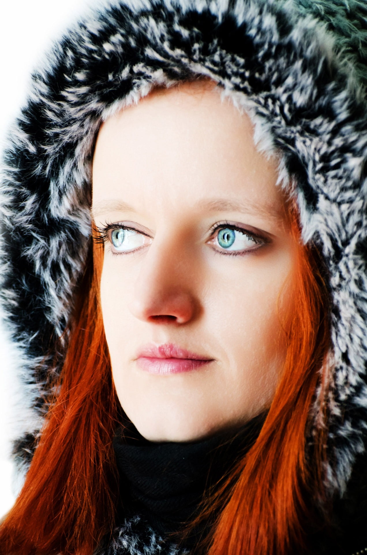 hood - clothing, hairstyle, beautiful woman, one Person, front view, nice, close-up, winter, woman, warm clothing, fur coat, adult, women, fashion, hair, Phone HD Wallpaper