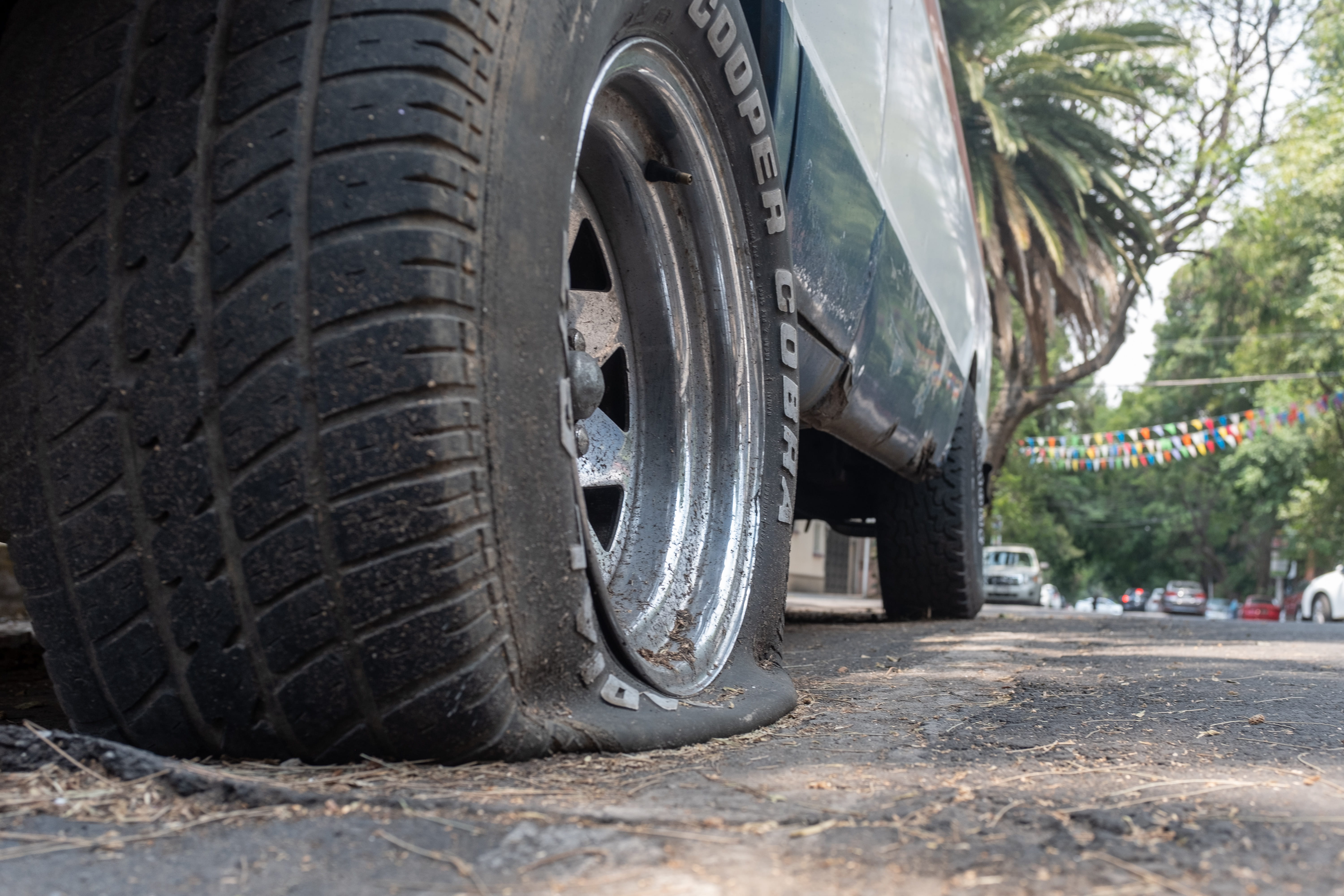 stationary, flat, car, driver, motor vehicle, transportation, drive, tree, construction industry, wheel, road, no people, mode of transportation, rubber, HD Wallpaper