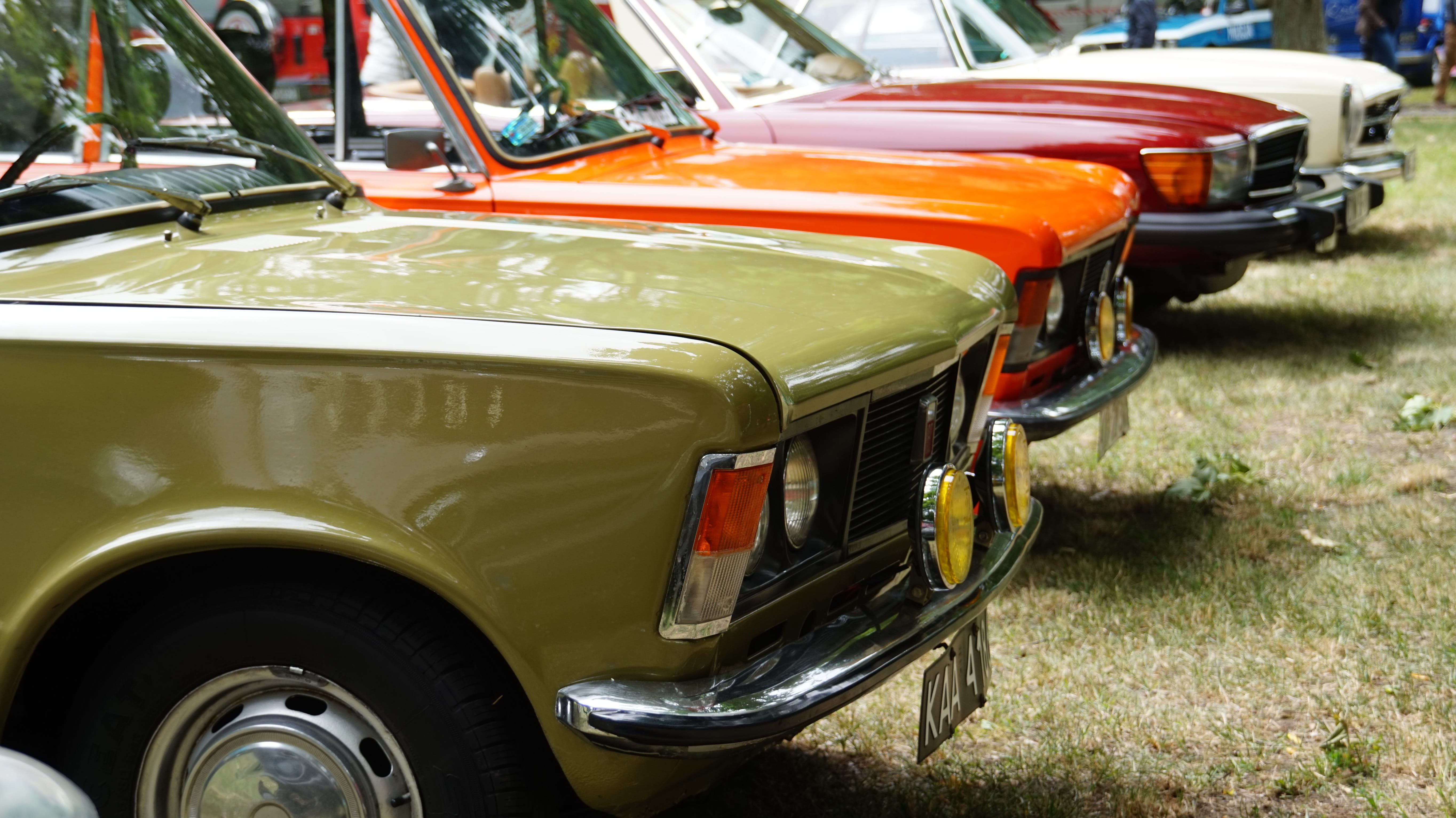 bumper, mode of transportation, day, hood, stationary, vehicle, rally of antique vehicles, city, vintage car, silver colored, oldtimer, wheel, wheels, car, HD Wallpaper