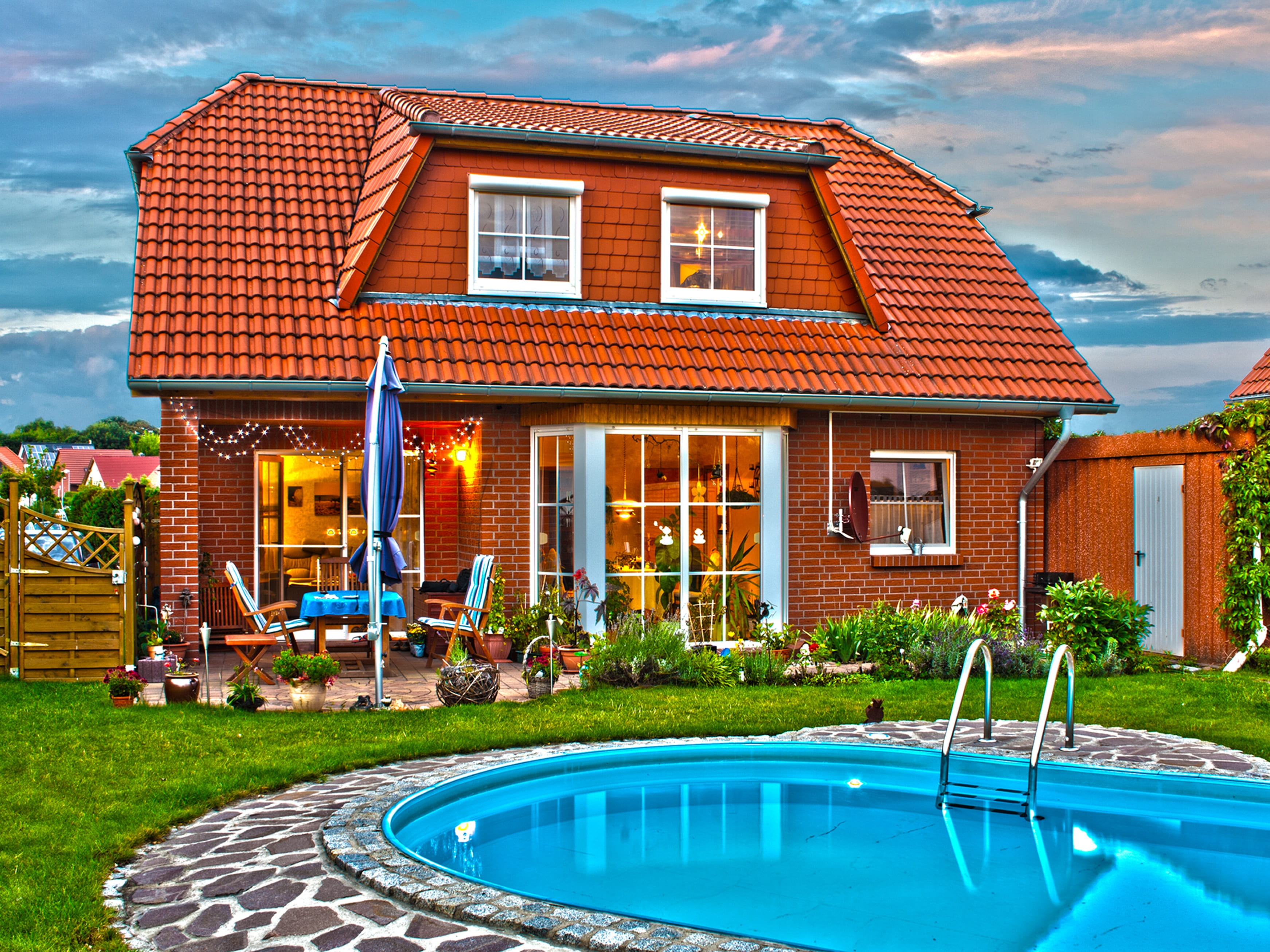 outdoors, pool, grass, wealth, house, water, architecture, retouching, residential district, building, sky, built structure, cloud - sky, effect, home, HD Wallpaper