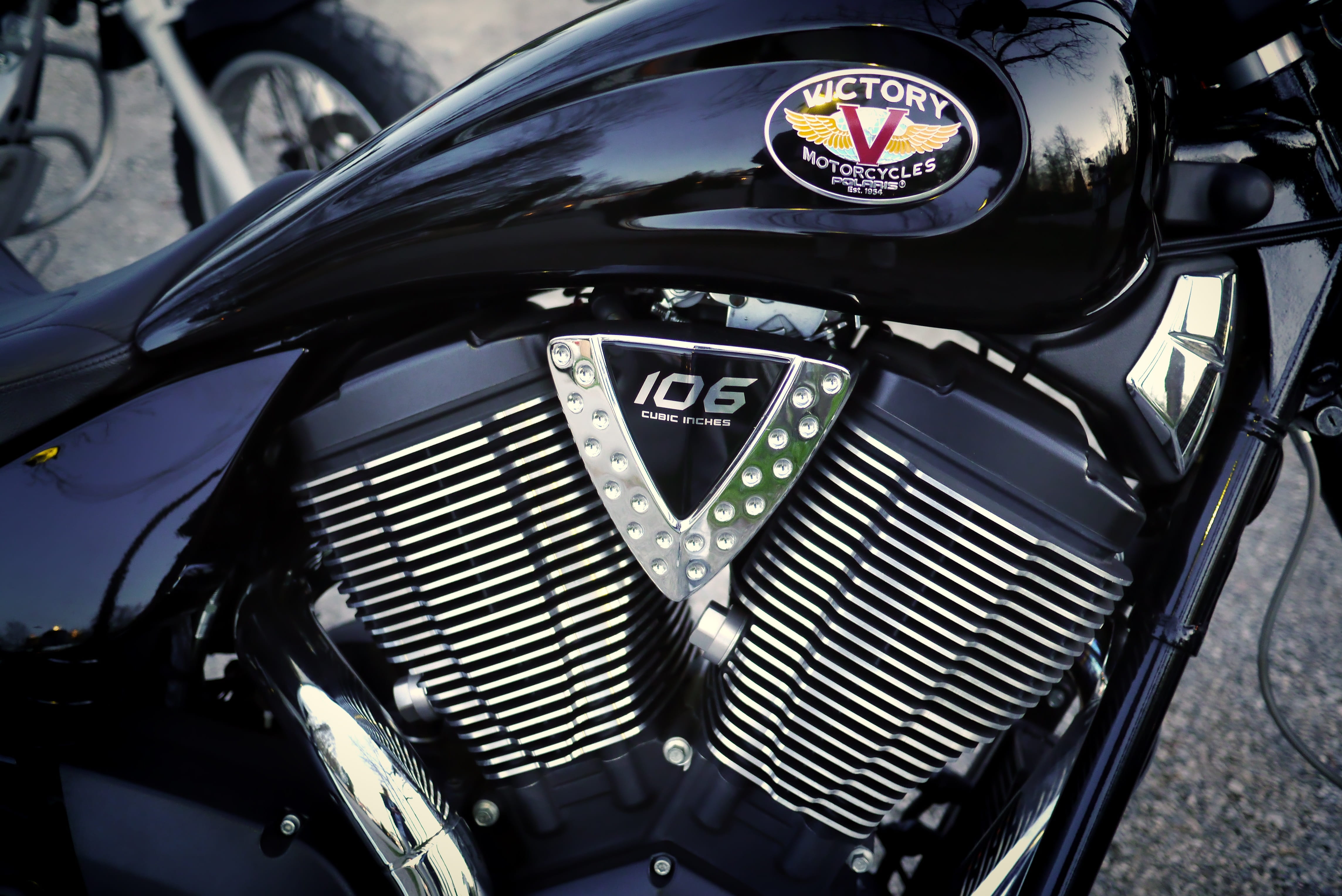 shiny, transportation, auto, motorcycle, city, focus on foreground, luxury, stationary, chrome, motor piston, close-up, motor vehicle, metal, harley davidson, HD Wallpaper