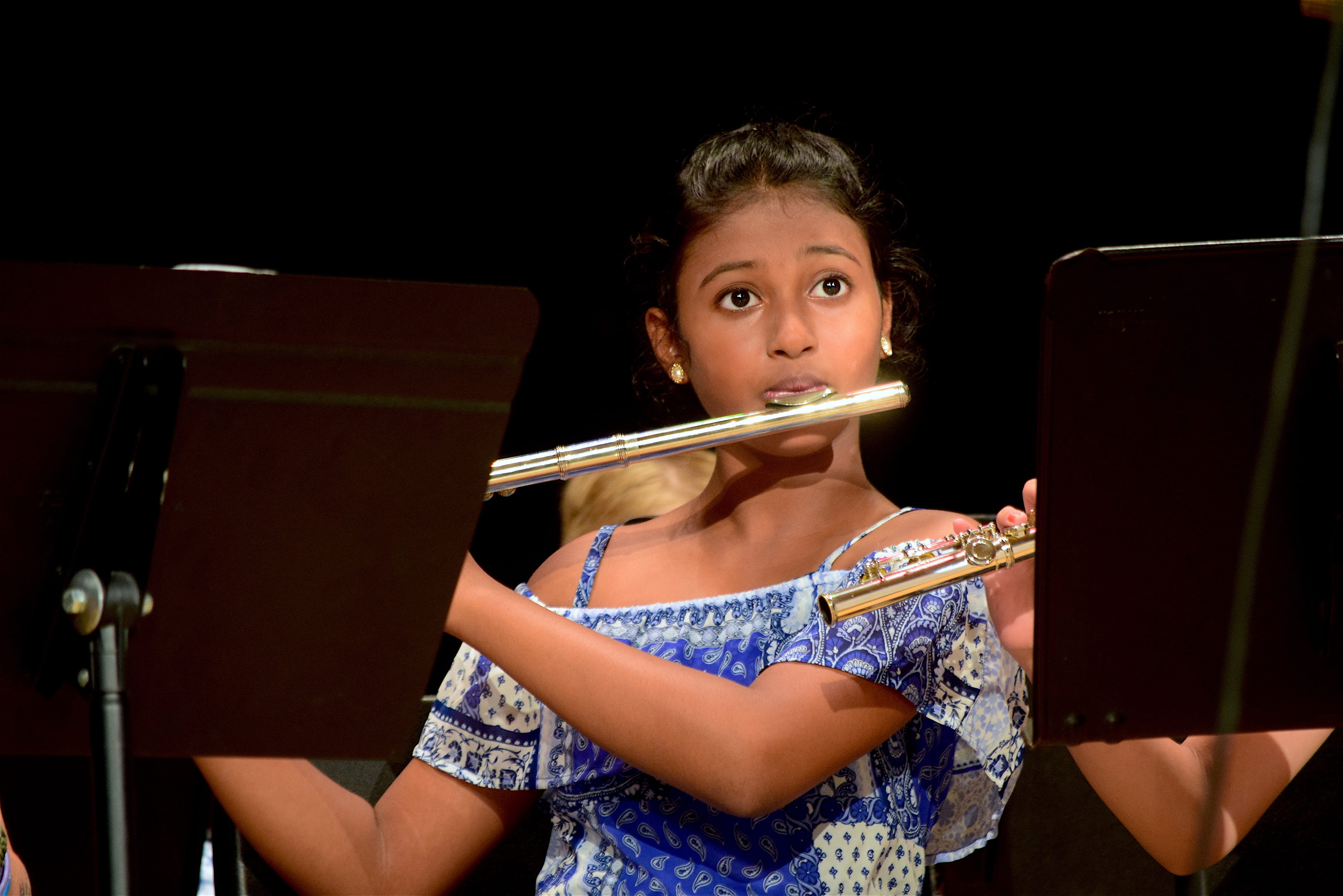 girl, musical instrument, charming, concert, flute, flue, band, lights, one person, classical, innocence, performance, waist up, indoors, childhood, music stands, HD Wallpaper