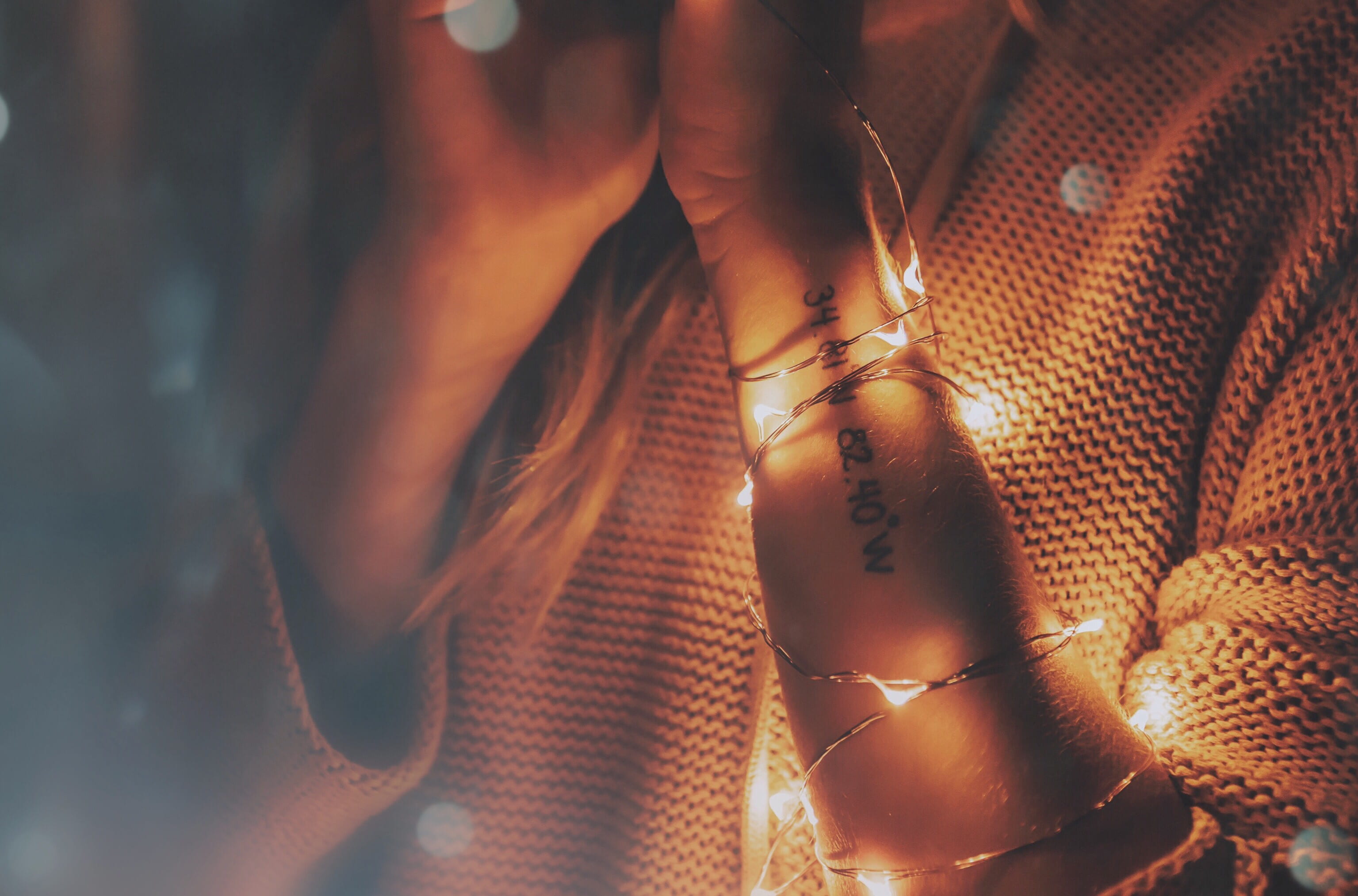 wrap, hand, day, body part, 2K, leisure activity, lifestyles, outdoors, human body part, led, midsection, lights, real people, fair light, women, close-up, HD Wallpaper
