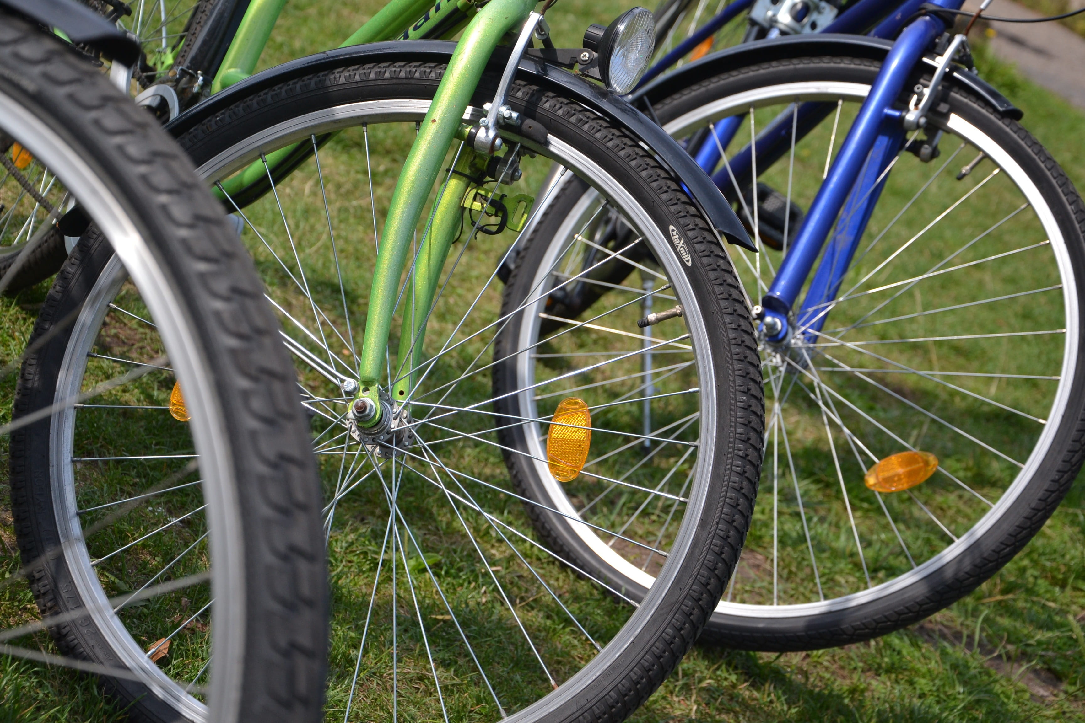 2K, field, metal, transportation, tire, bicycles, bike, stationary, travel, nature, land vehicle, spoke, wheel, inner tubes, close-up, outdoors, plant, HD Wallpaper