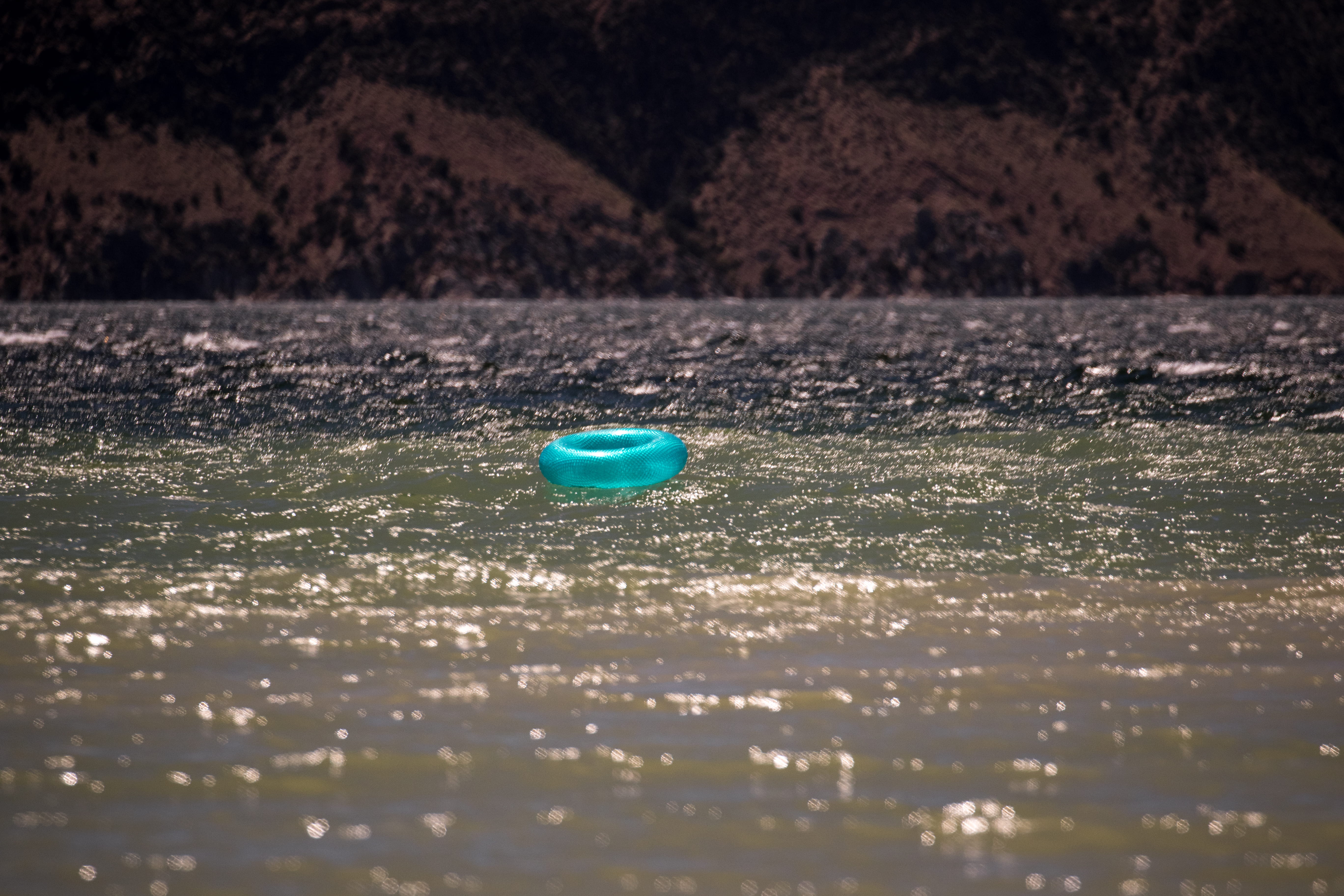 funny, united states, flaming gorge reservoir, waves, land, floating, surface level, close-up, floating on water, inner tube, no people, day, utah, textured, HD Wallpaper