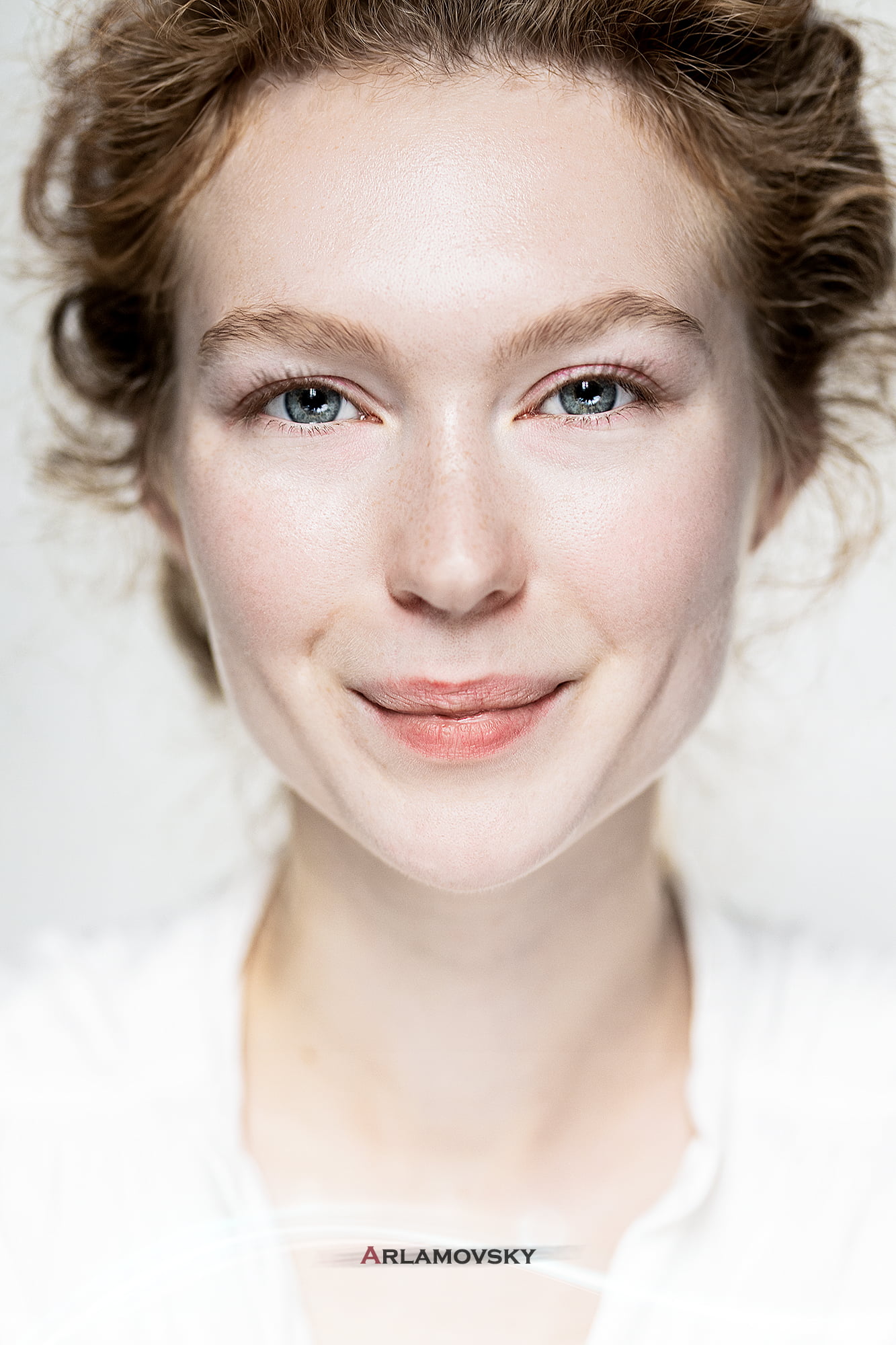 eyes, 1080P, retouching, women, redhead, face, arlamovsky, smile, photography, white background, portrait, women indoors, Phone HD Wallpaper