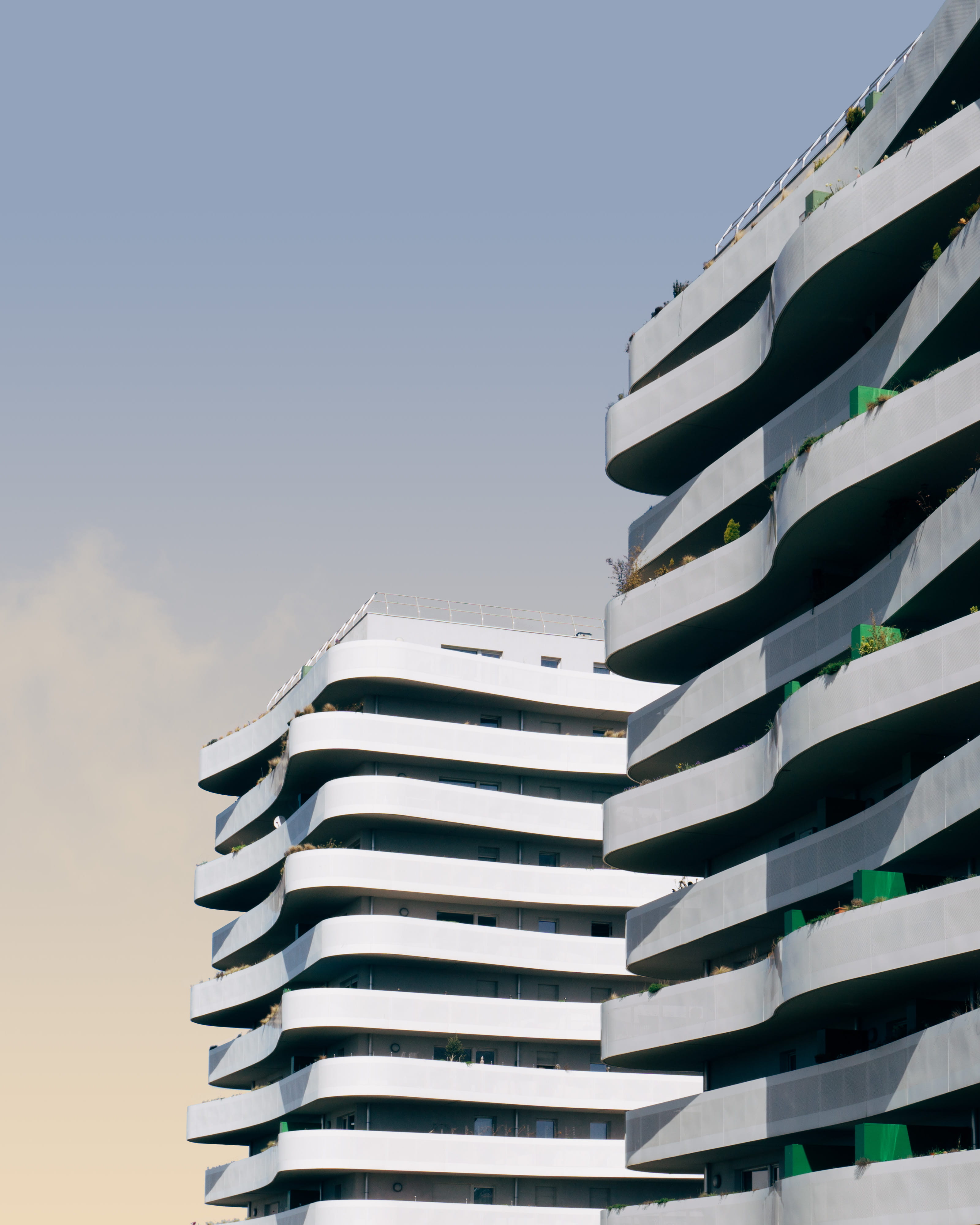 minimal, copy space, 4K, s, no people, high rise, low angle view, outdoors, blue, skyscraper, office, nature, ship, town, vessel, modern, tower, eye, two, Phone HD Wallpaper