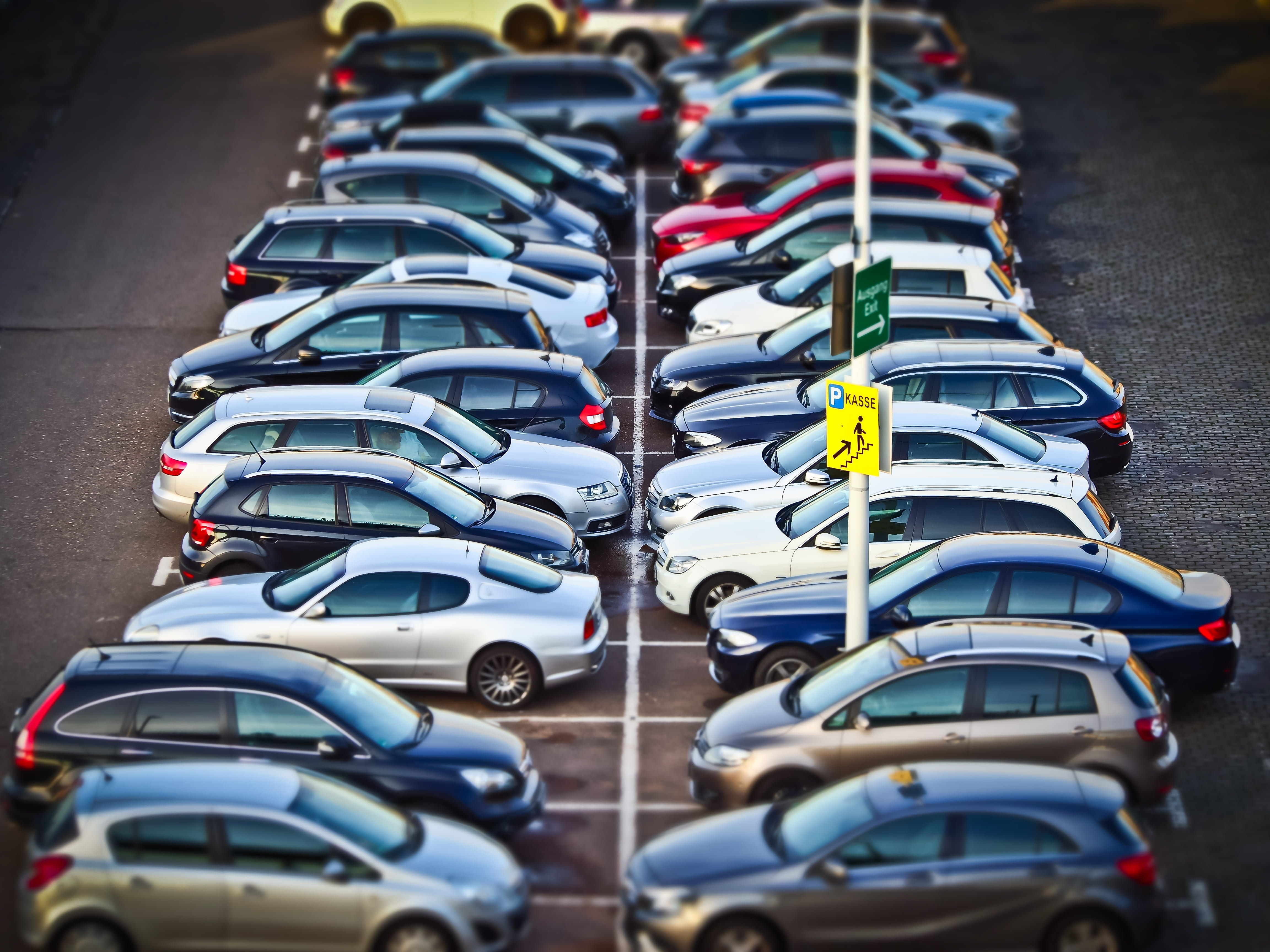 city, arrangement, 4K, large group of objects, transportation, stationary, order, no people, lot, car, color, autos, parking, mode of transportation, day, HD Wallpaper
