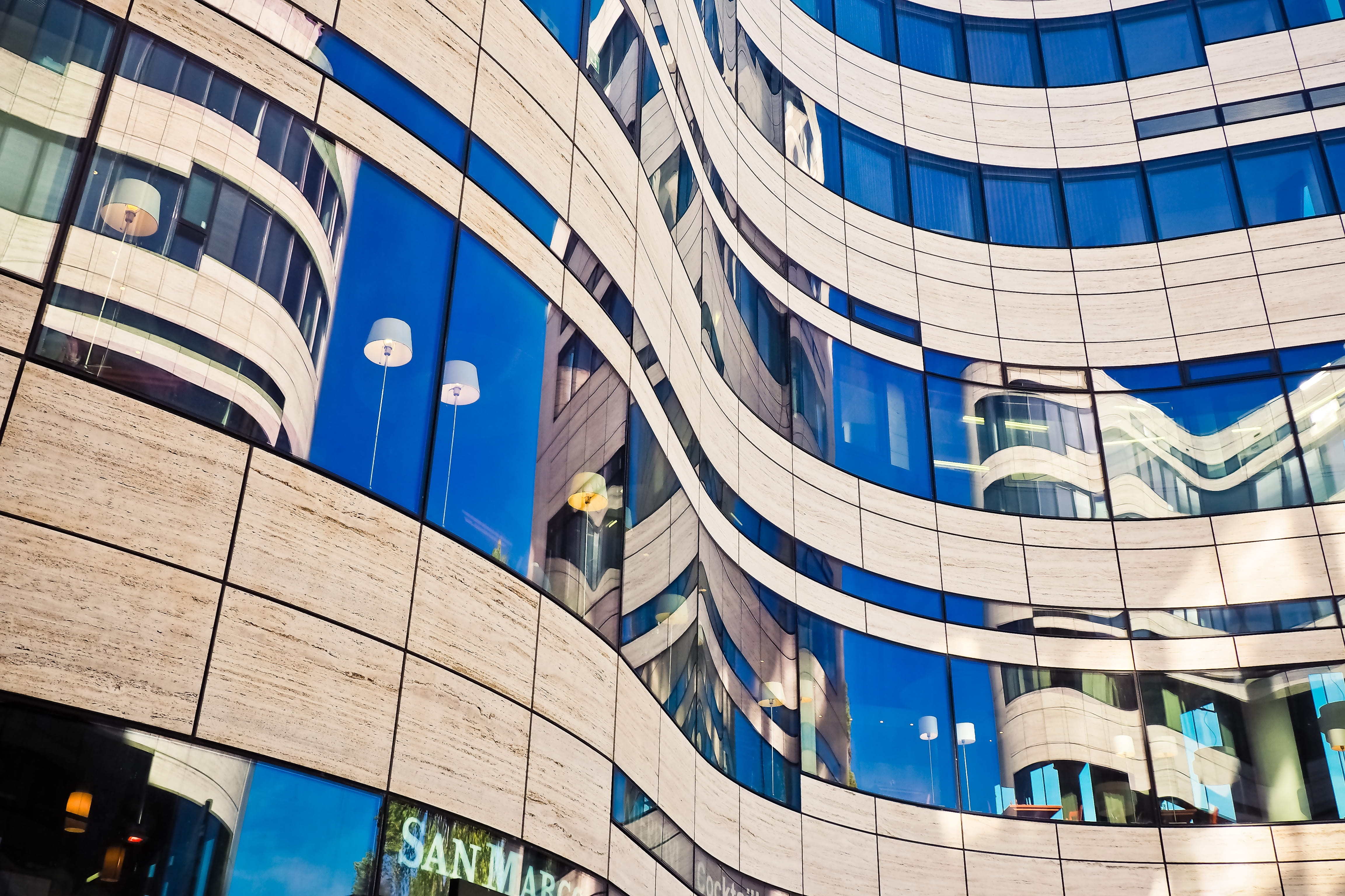 building exterior, view, full frame, city, perspective, 4K, structure, futuristic, urban, office building exterior, sky, kö bow, escape, düsseldorf, glass, HD Wallpaper