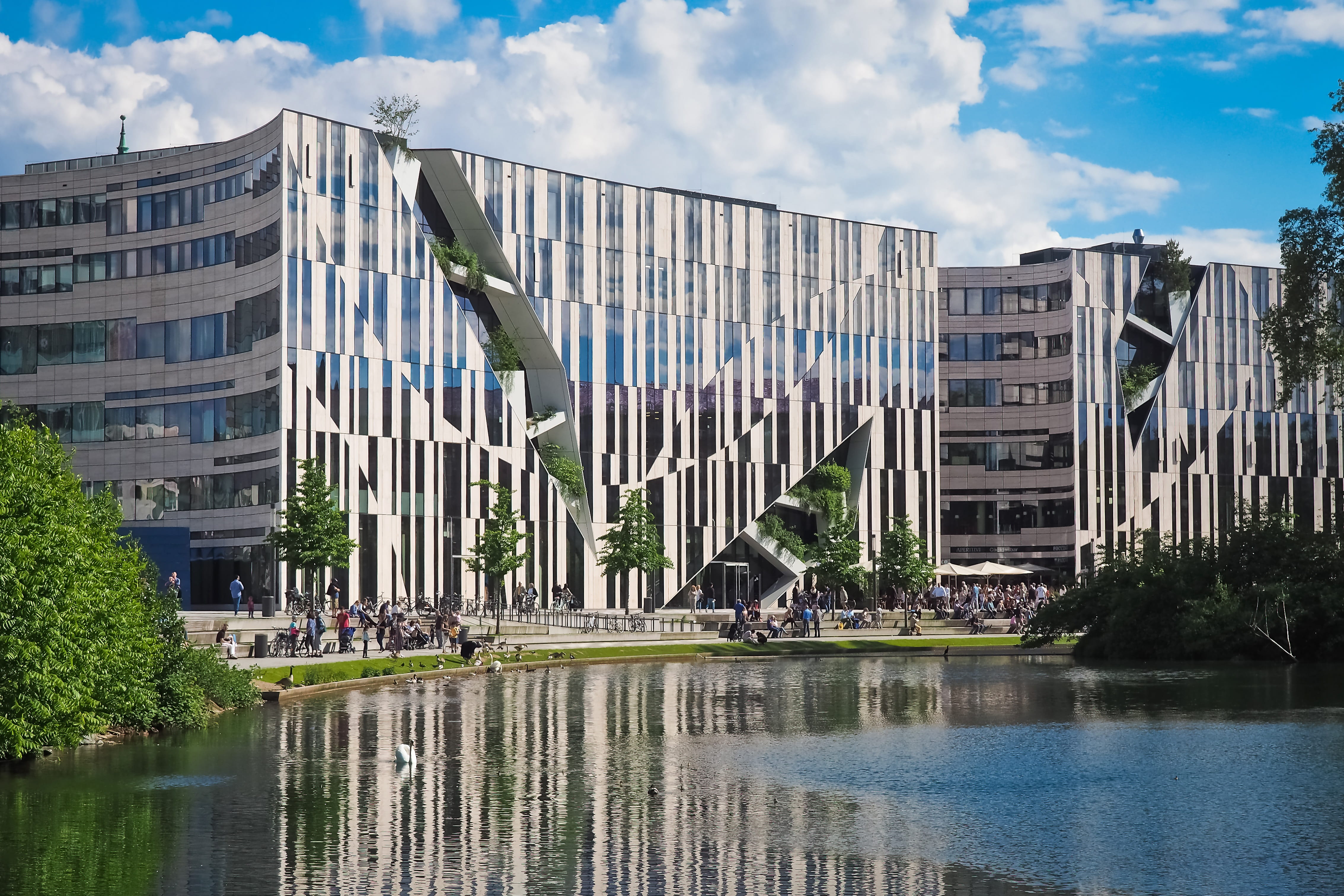 urban Scene, architecture And Buildings, water, building Exterior, 4K, river, blue, Modern, reflection, office building, tree, commercial building, lake, HD Wallpaper