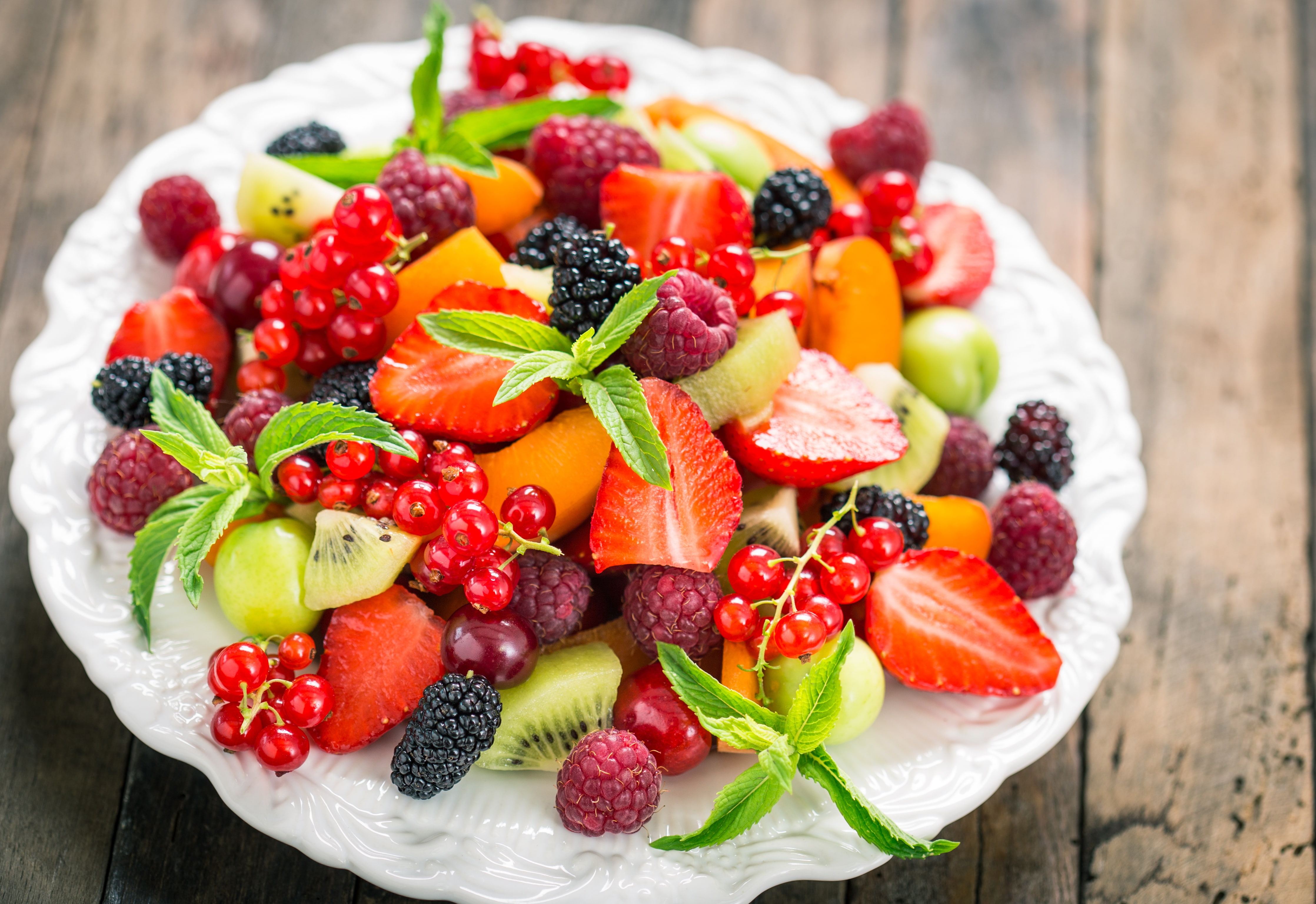 food and drink, no people, high angle view, table, close-up, blackberry - fruit, 4K, freshness, fruit salad, ripe, fruit, berry fruit, variation, raspberry, HD Wallpaper