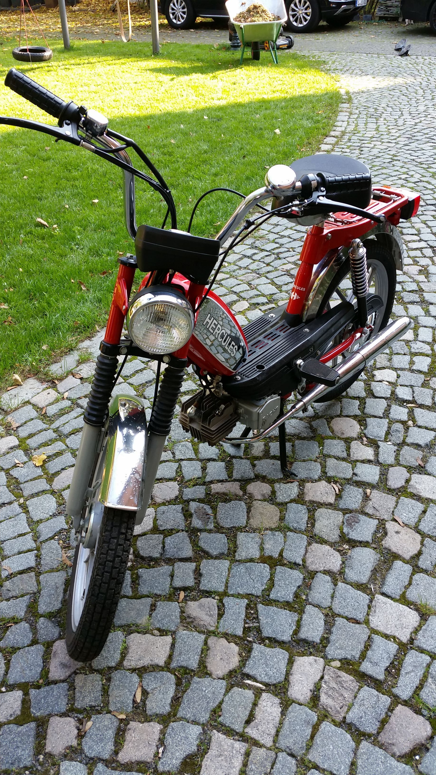 bikes, transportation, plant, mopeds, nostalgia, 2K, handlebars, bicycle, grass, two wheeled vehicle, scooter, land vehicle, means of transport, nature, Phone HD Wallpaper