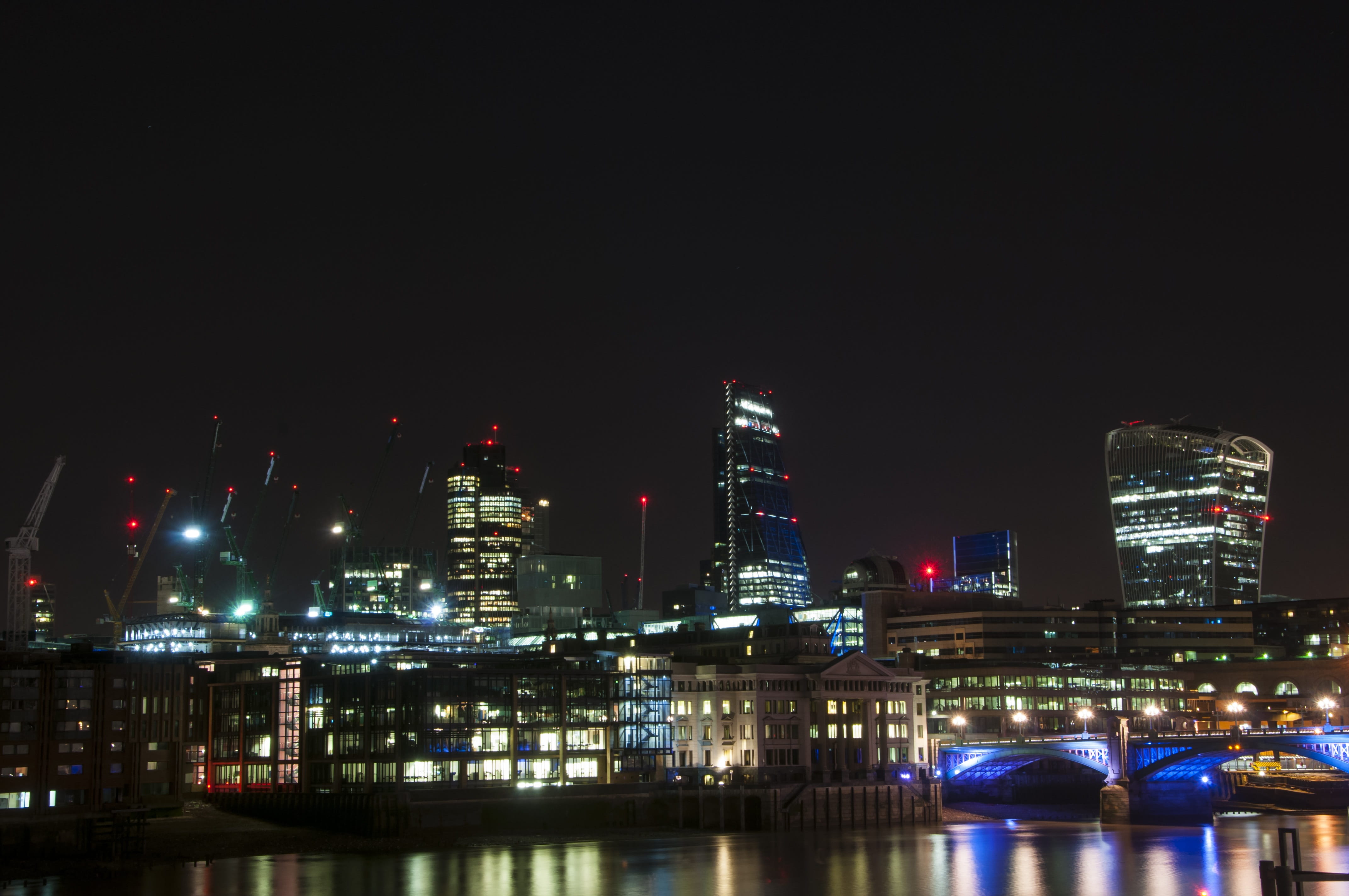 england, City, architecture, urban skyline, english, tall - high, built structure, outdoors, urban, skyline, tourism, attraction, modern, bridge - man made structure, HD Wallpaper