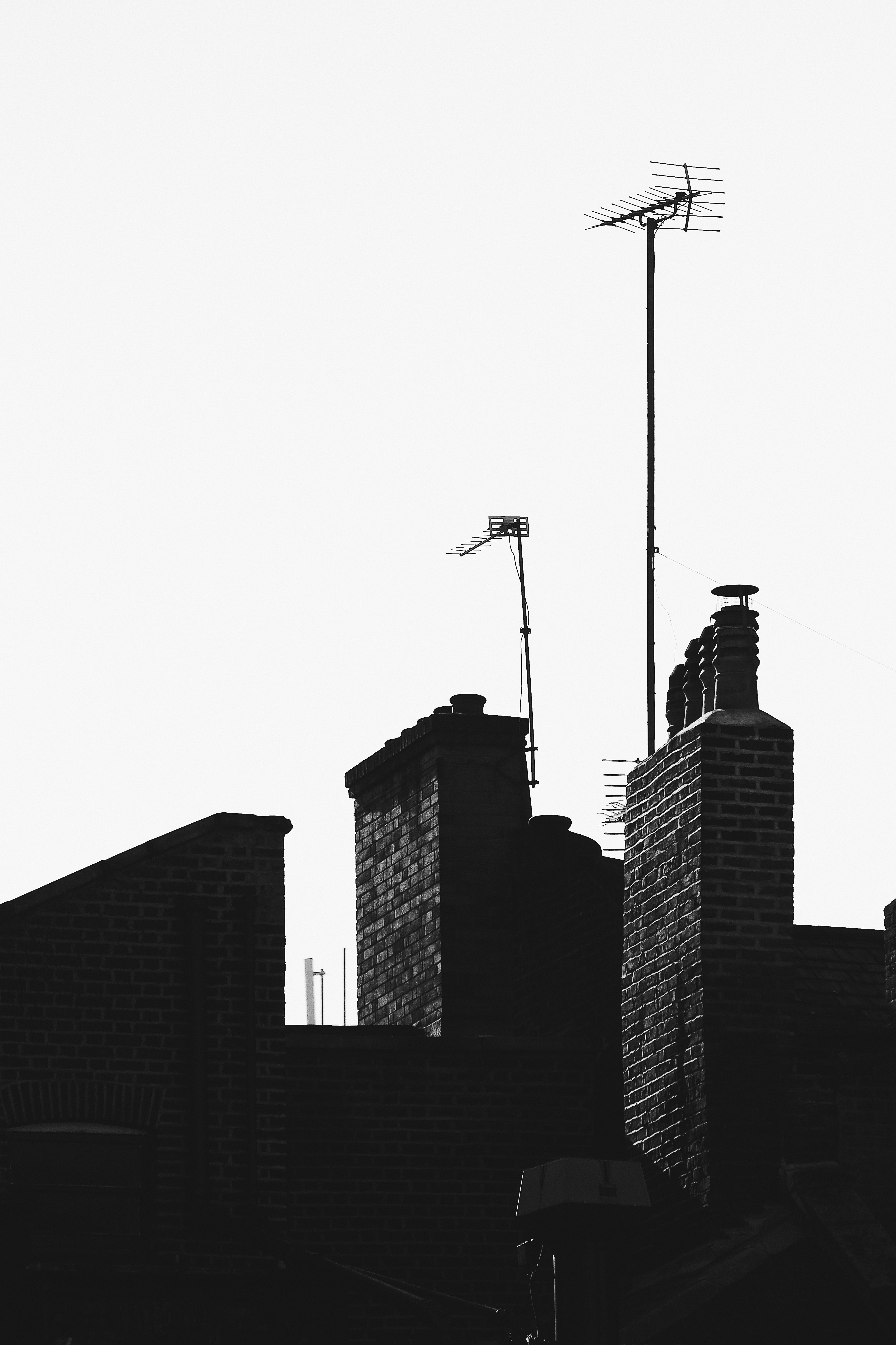 building, urban, antenna - aerial, architecture, grayscale, built structure, copy space, black and white, photo, outdoor, low angle view, antennae, silhouette, Phone HD Wallpaper