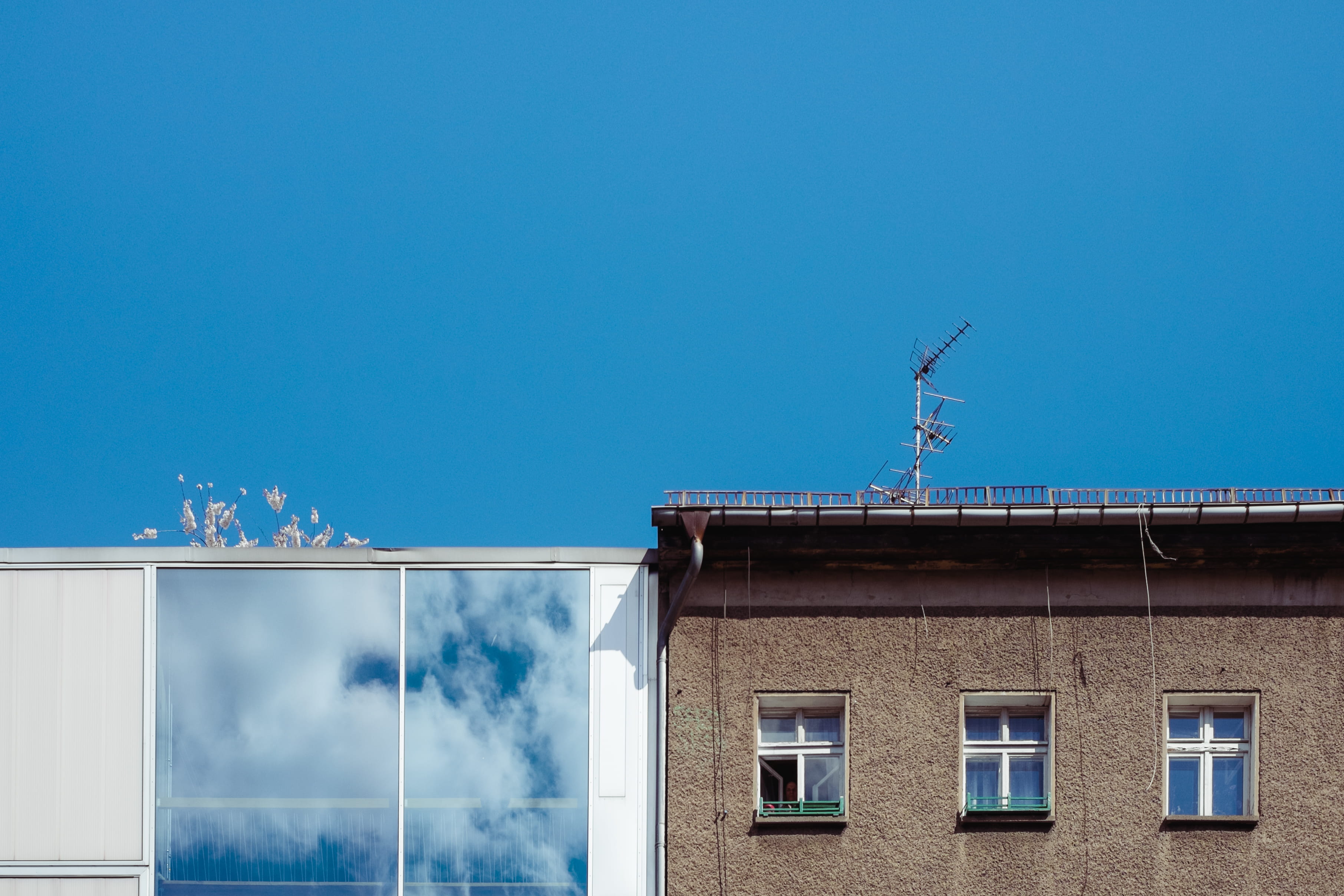 old, blue, built structure, roof, xt1, house, tree, outdoors, sky, fujifilm, sunny, city, day, berlin, clear sky, cities, facades, town, window, new, antenna - aerial, HD Wallpaper