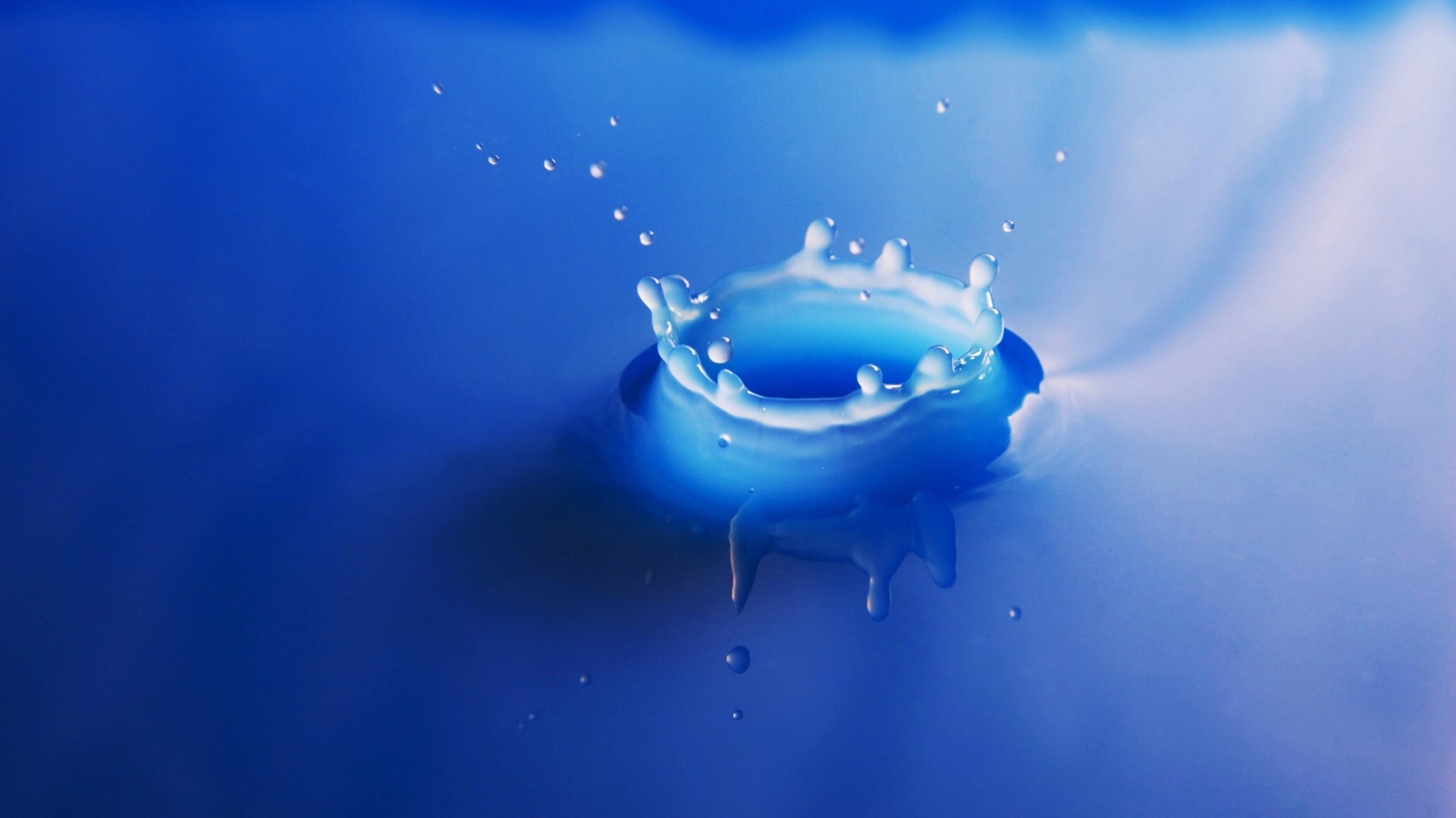 sinking, studio shot, droplets, speed, nature, splashing, indoors, blue background, drop, motion, no people, falling, water, close-up, single object, bluish, HD Wallpaper