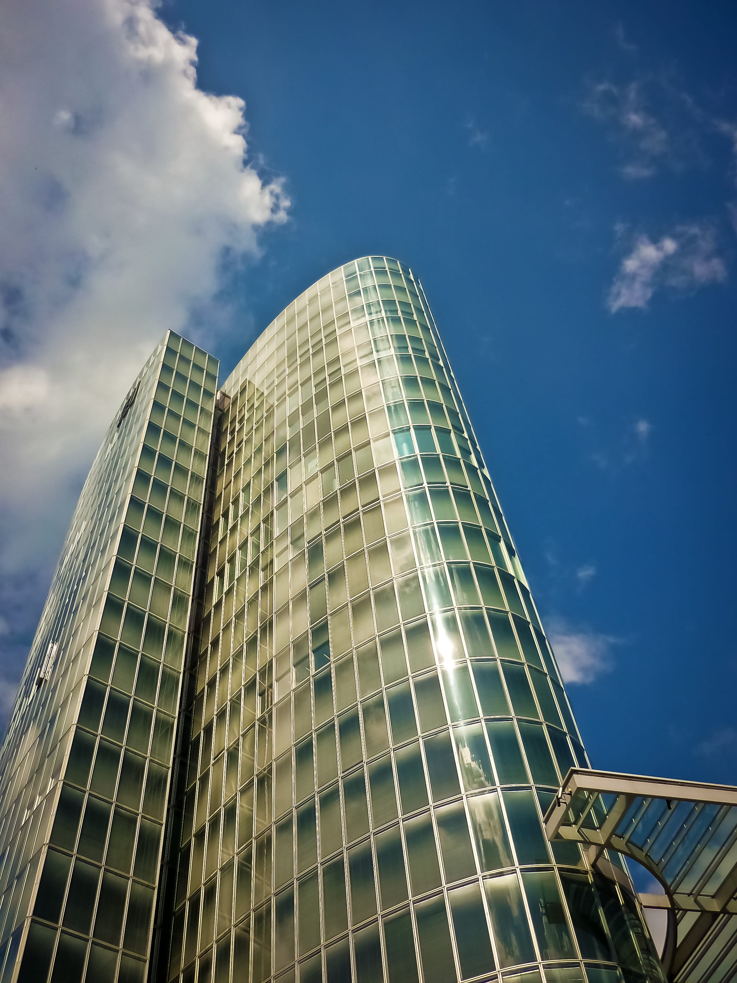 cloud - sky, skyscraper, Building, düsseldorf, city, facade, tall - high, tower, outdoors, office building, bluish, Architecture, building exterior, sky, Phone HD Wallpaper