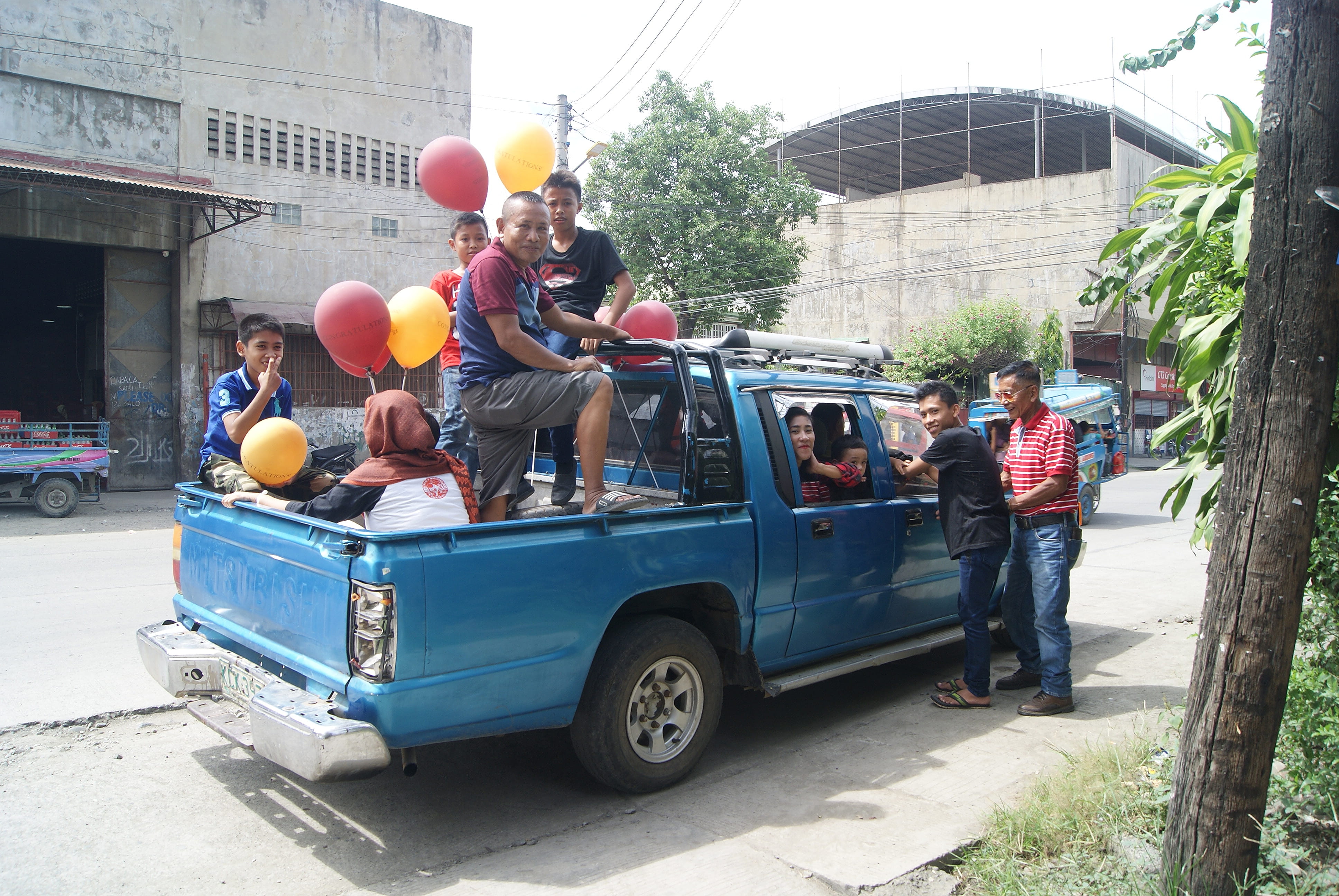 group of people, positive emotion, cagayandeoro, transportation, balloon, people, asia, outdoors, 4K, mindanao, men, urban, building exterior, males, city, HD Wallpaper