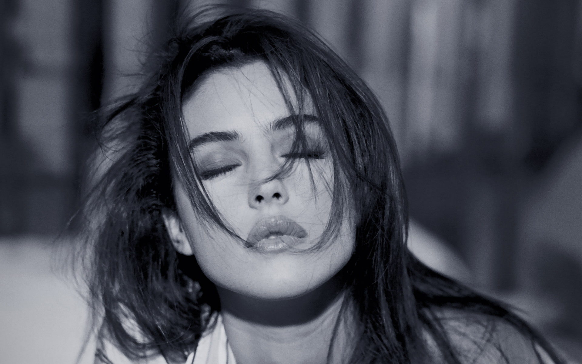 he closed his eyes, in anticipation of a kiss, 1080P, Monica Bellucci, lips, HD Wallpaper