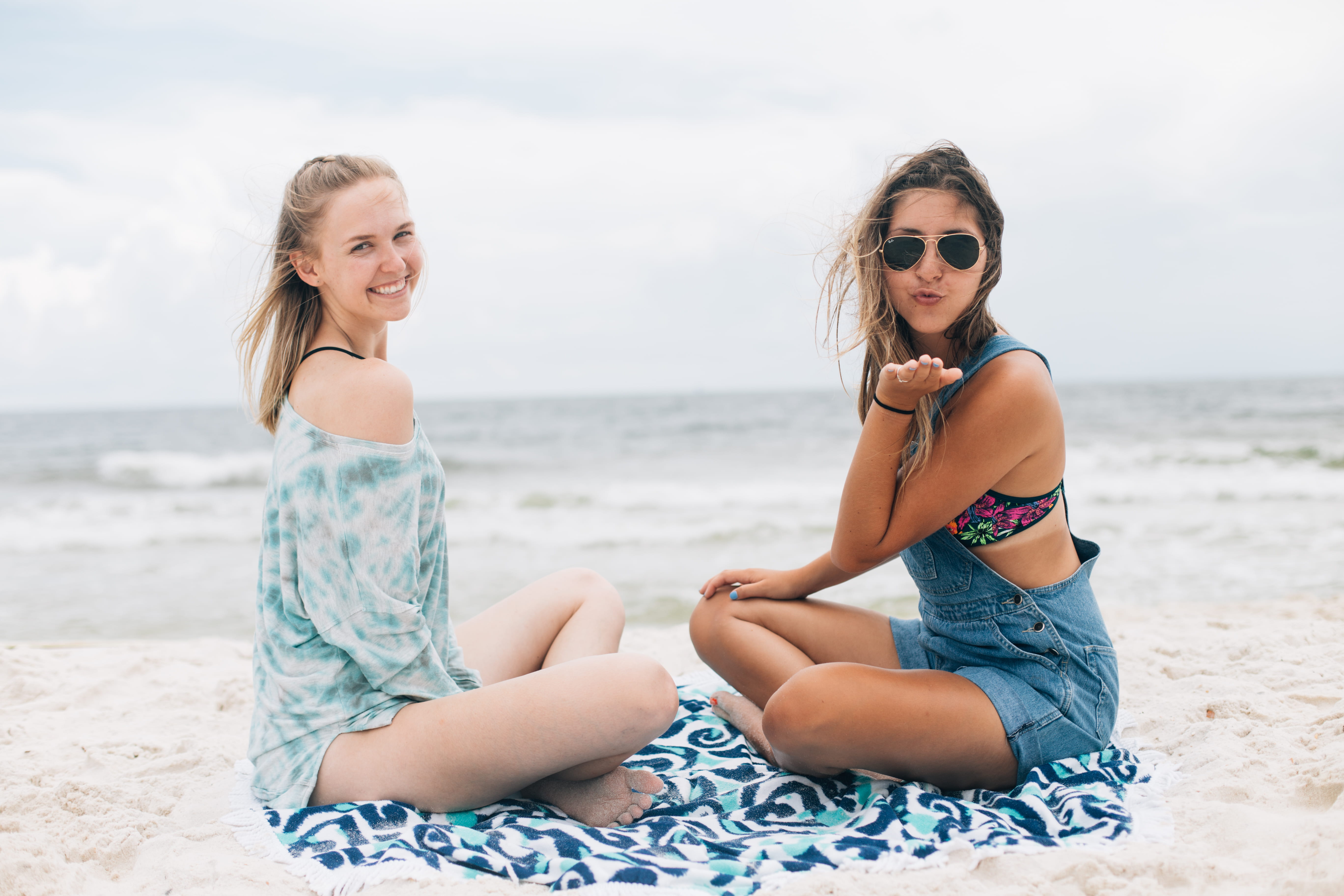 kiss, vacations, fashion, wave, togetherness, land, child, females, daughter, pink, happiness, summer, ocean, smiling, sunglass, happy, bonding, best friend, HD Wallpaper