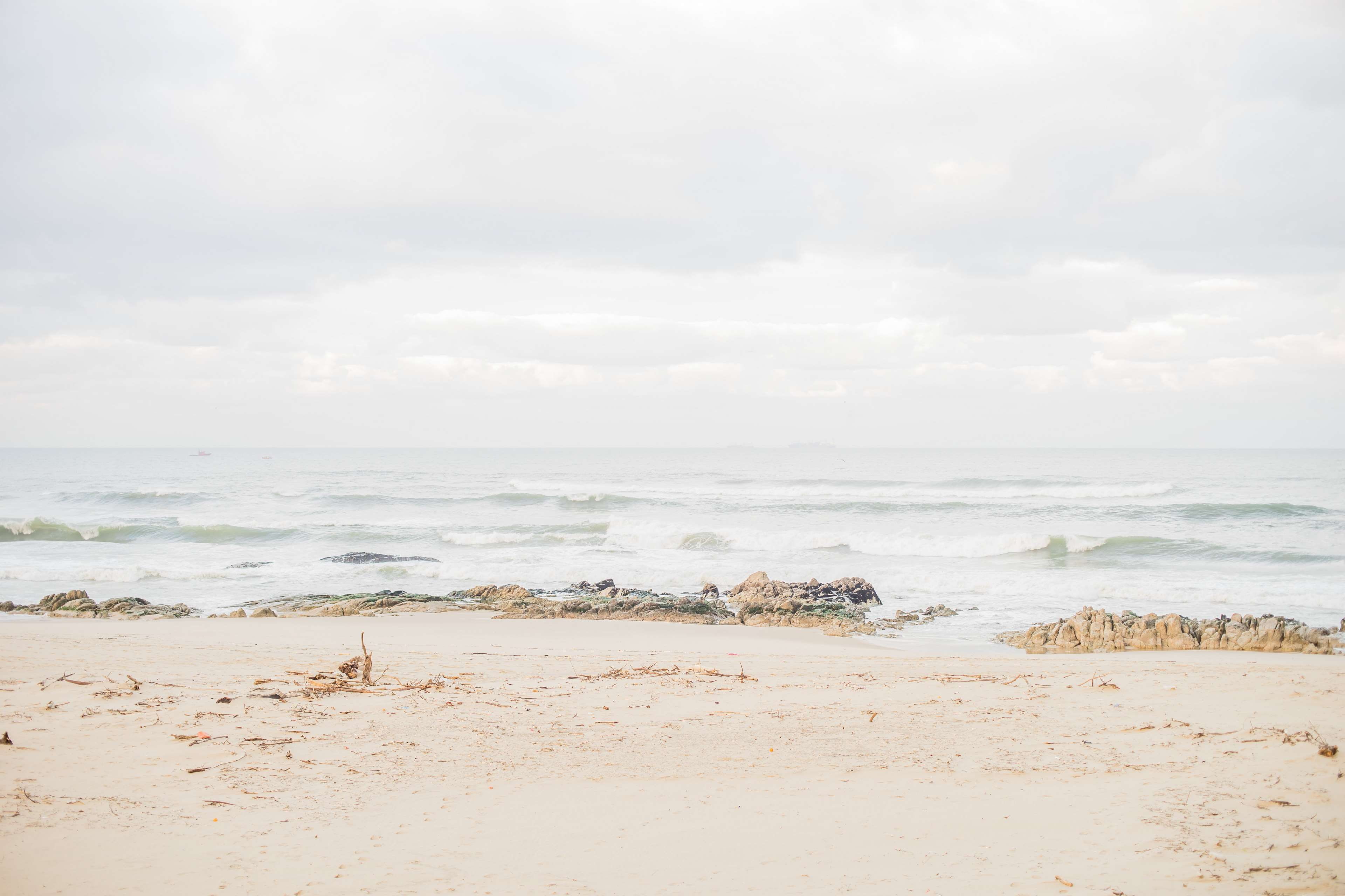 land, outdoors, wave, ocean, no people, sand, tranquil scene, motion, overexposed, day, tranquility, cloud - sky, sea, 4K, sky, sport, water, horizon, HD Wallpaper
