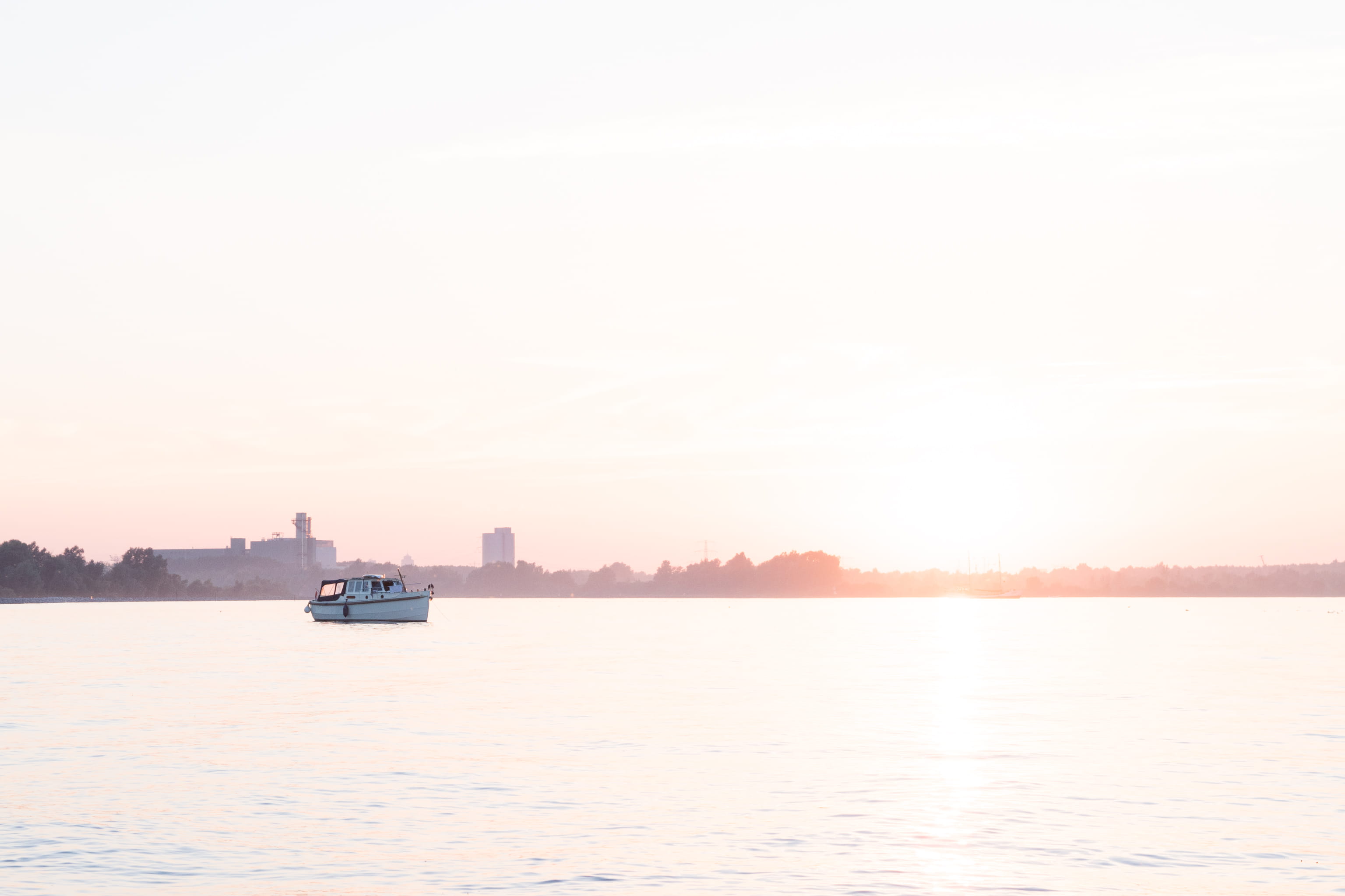 waves, scenics - nature, bay, nature, built structure, colorful, waterfront, yacht, outdoors, sundown, transportation, 2K, passenger craft, building exterior, HD Wallpaper